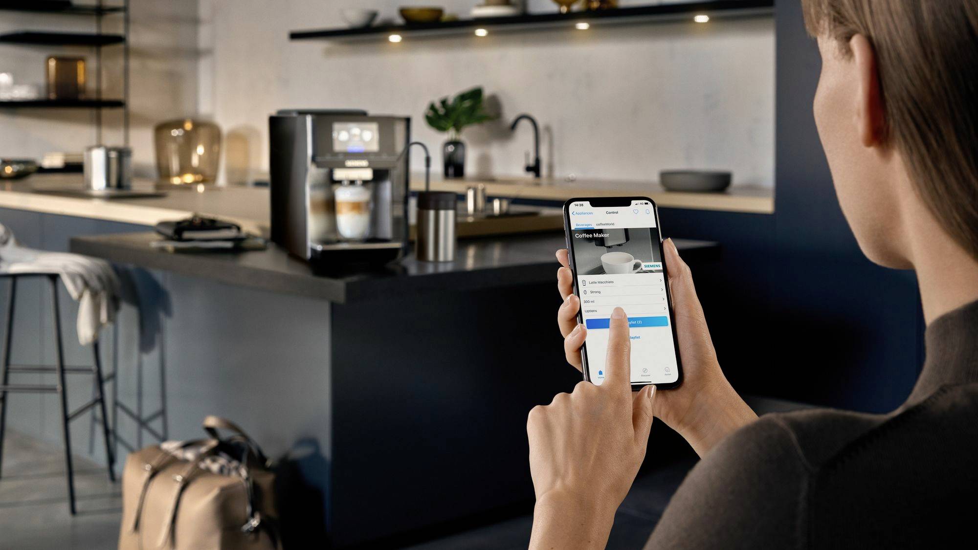 Siemens Hausgeräte EQ700 classic TP715D01 Kaffeevollautomat Schwarz, Silber