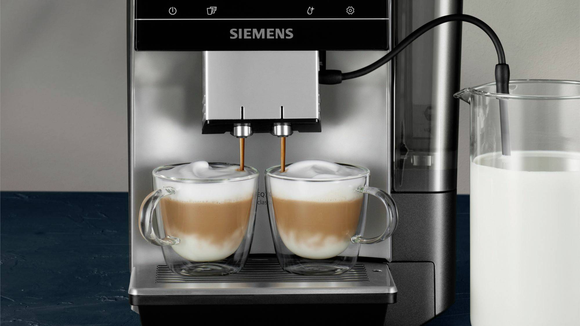 Siemens Hausgeräte EQ700 classic TP715D01 Kaffeevollautomat Schwarz, Silber