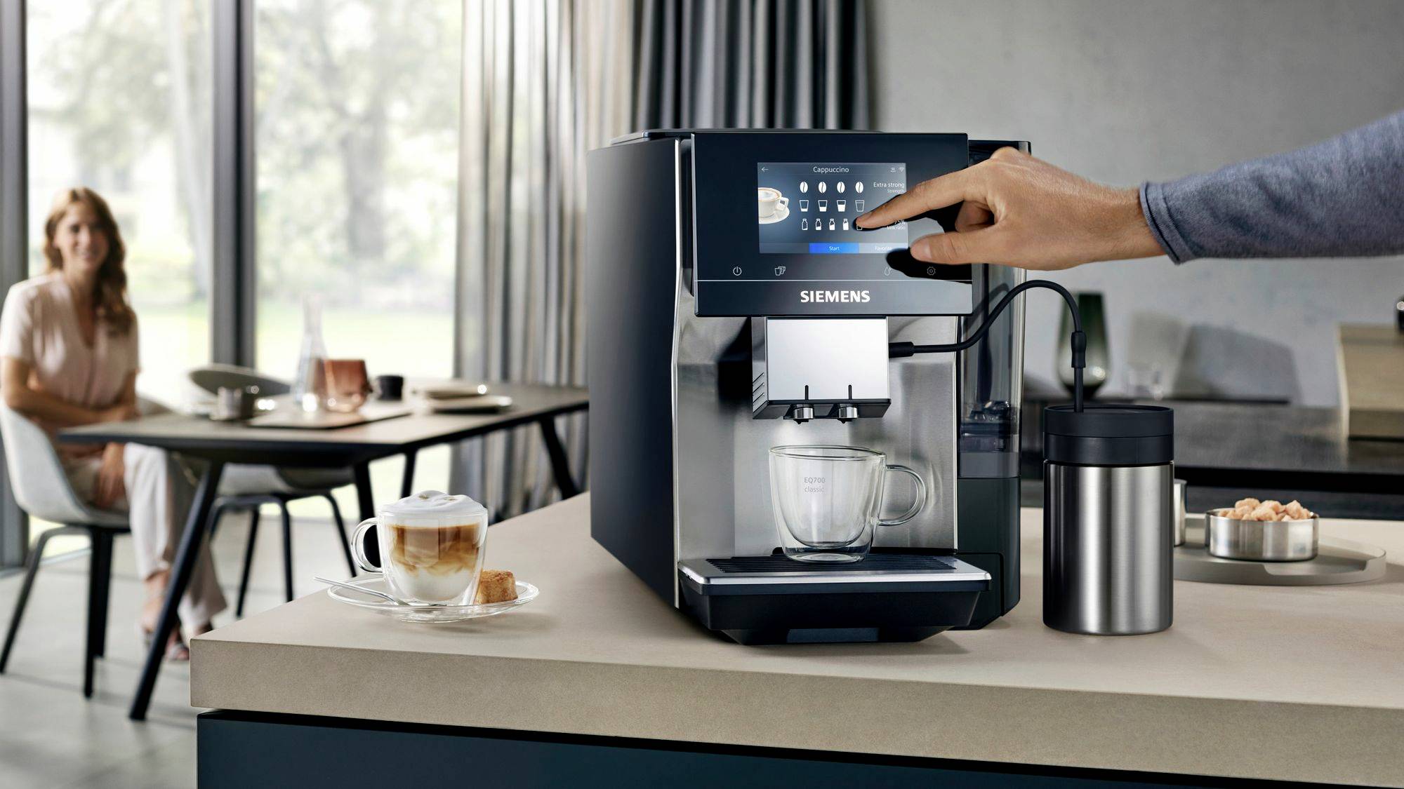 Siemens Hausgeräte EQ700 classic TP715D01 Kaffeevollautomat Schwarz, Silber