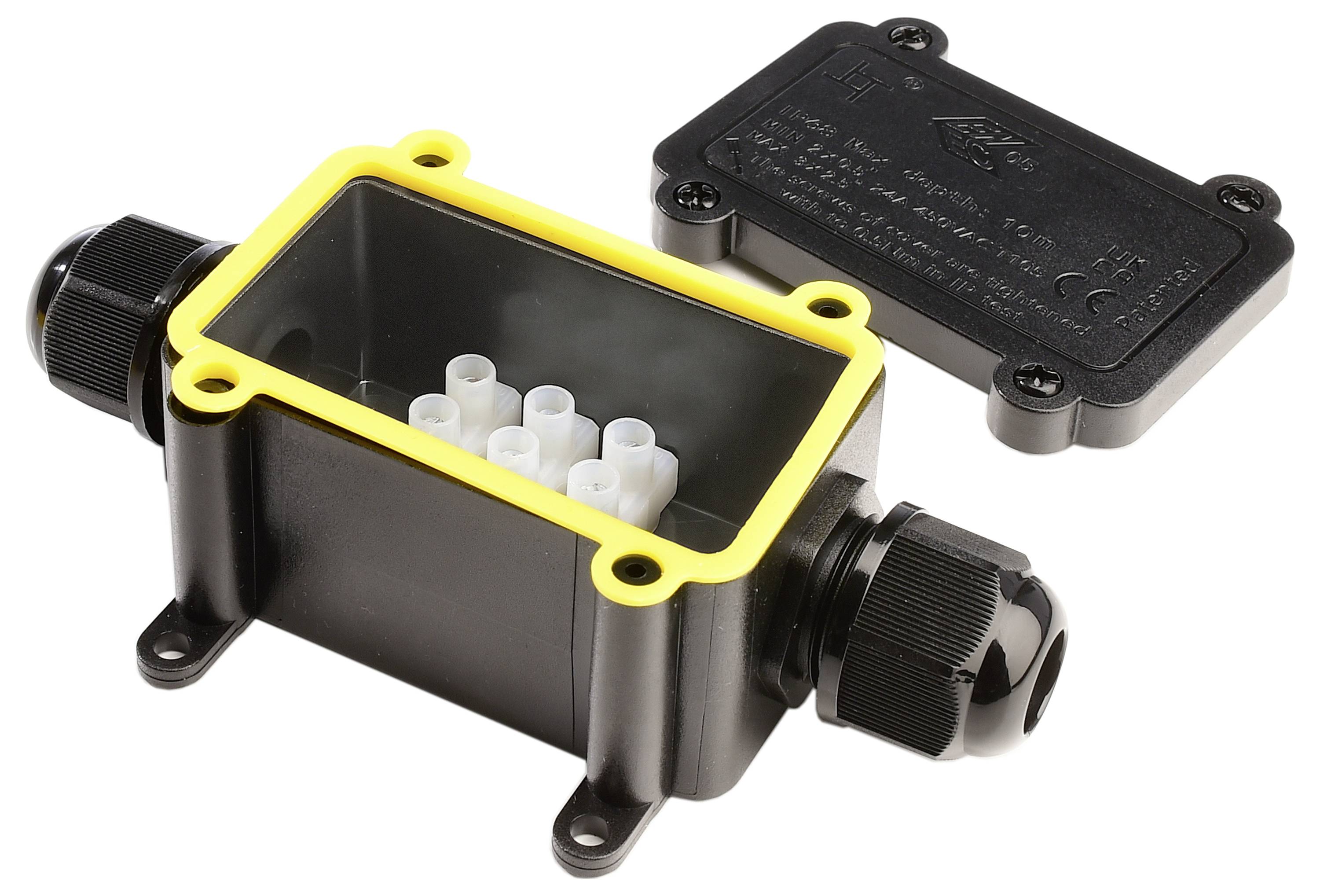 Elektrische Verbindungsdose mit offenem Deckel, zeigt Kabelanschlüsse und schwarzes, robustes Gehäuse mit gelbem Rand.