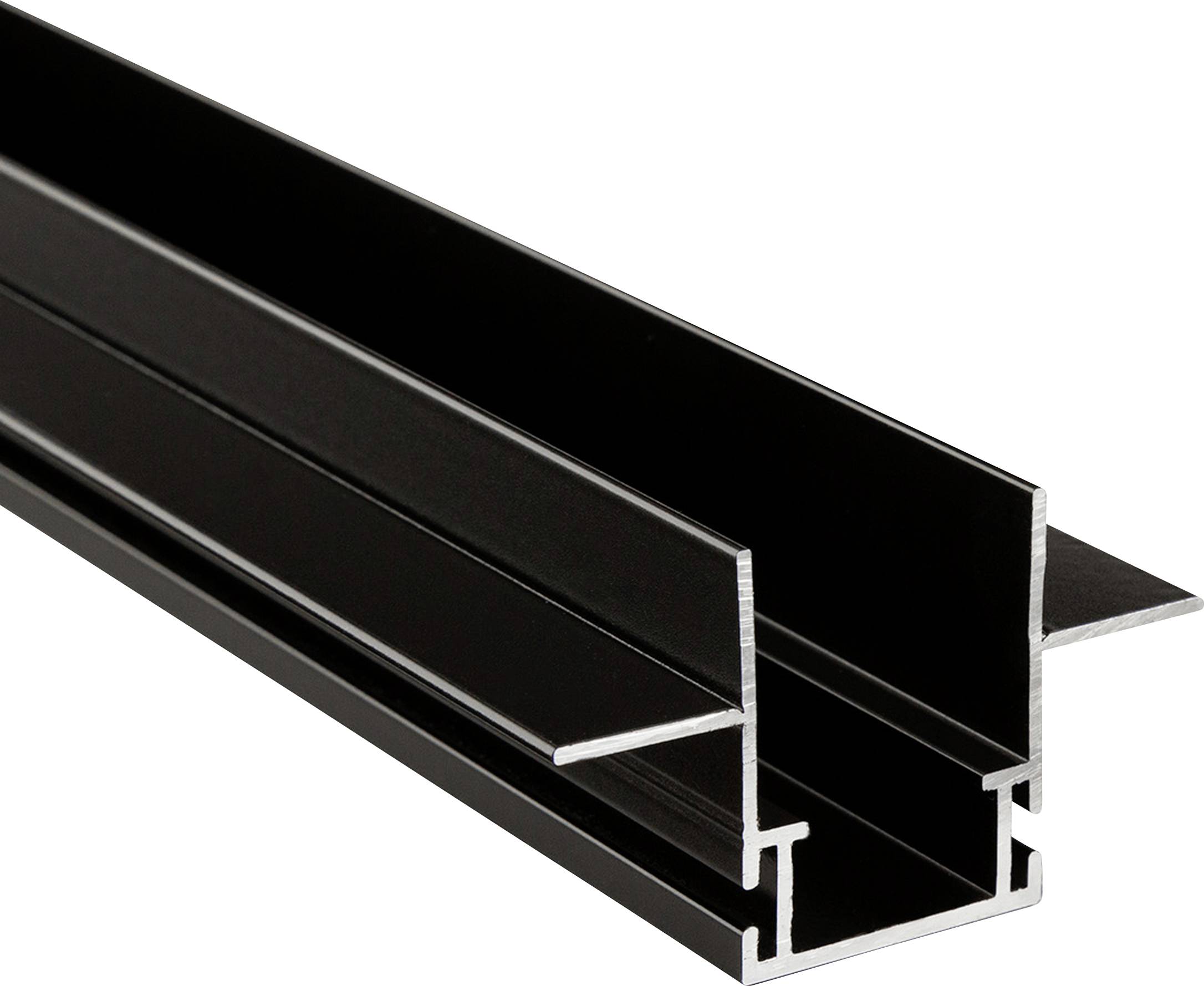 Schwarzes Aluminiumprofil mit komplexem Querschnitt, verwendet zur Befestigung oder Verstärkung von Strukturen in Bauprojekten.