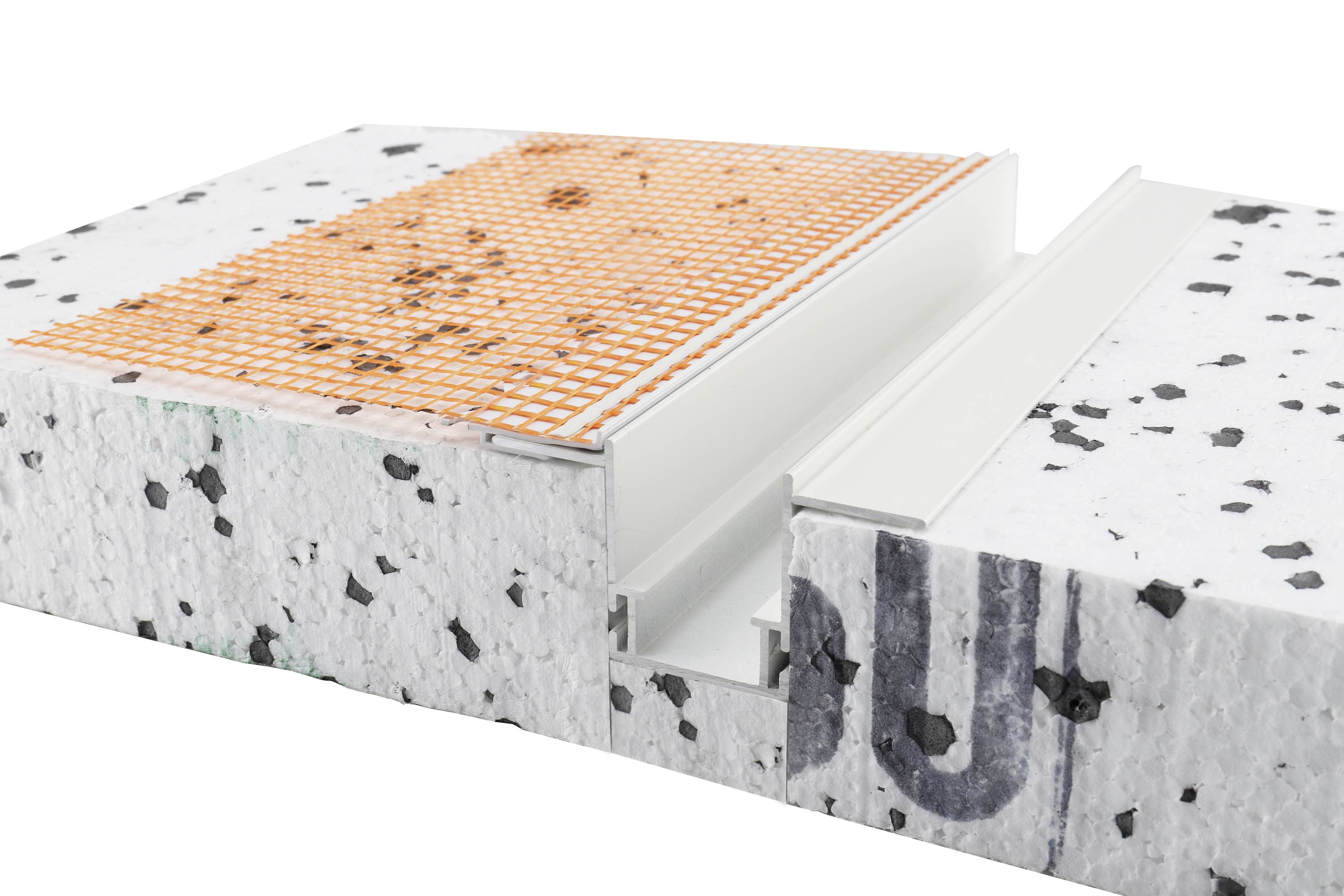 Querschnitt eines Wärmedämmelements mit integriertem Aluminiumprofil und Schutzgitter. Dient zur Fassadendämmung, Details sichtbar.