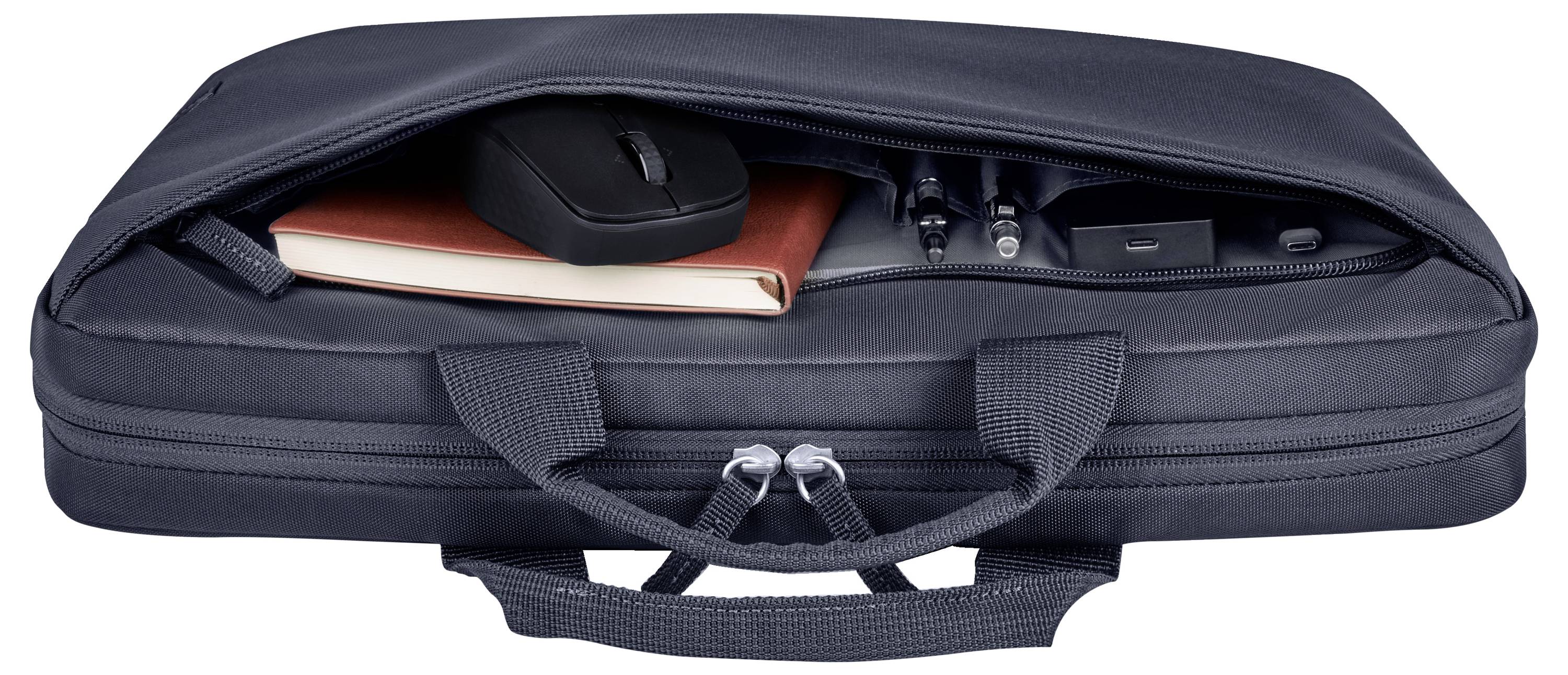 Eine geöffnete Laptoptasche zeigt ein Notizbuch, eine Computermaus und Stifte. Sie ist aus schwarzem Material mit Reißverschluss.