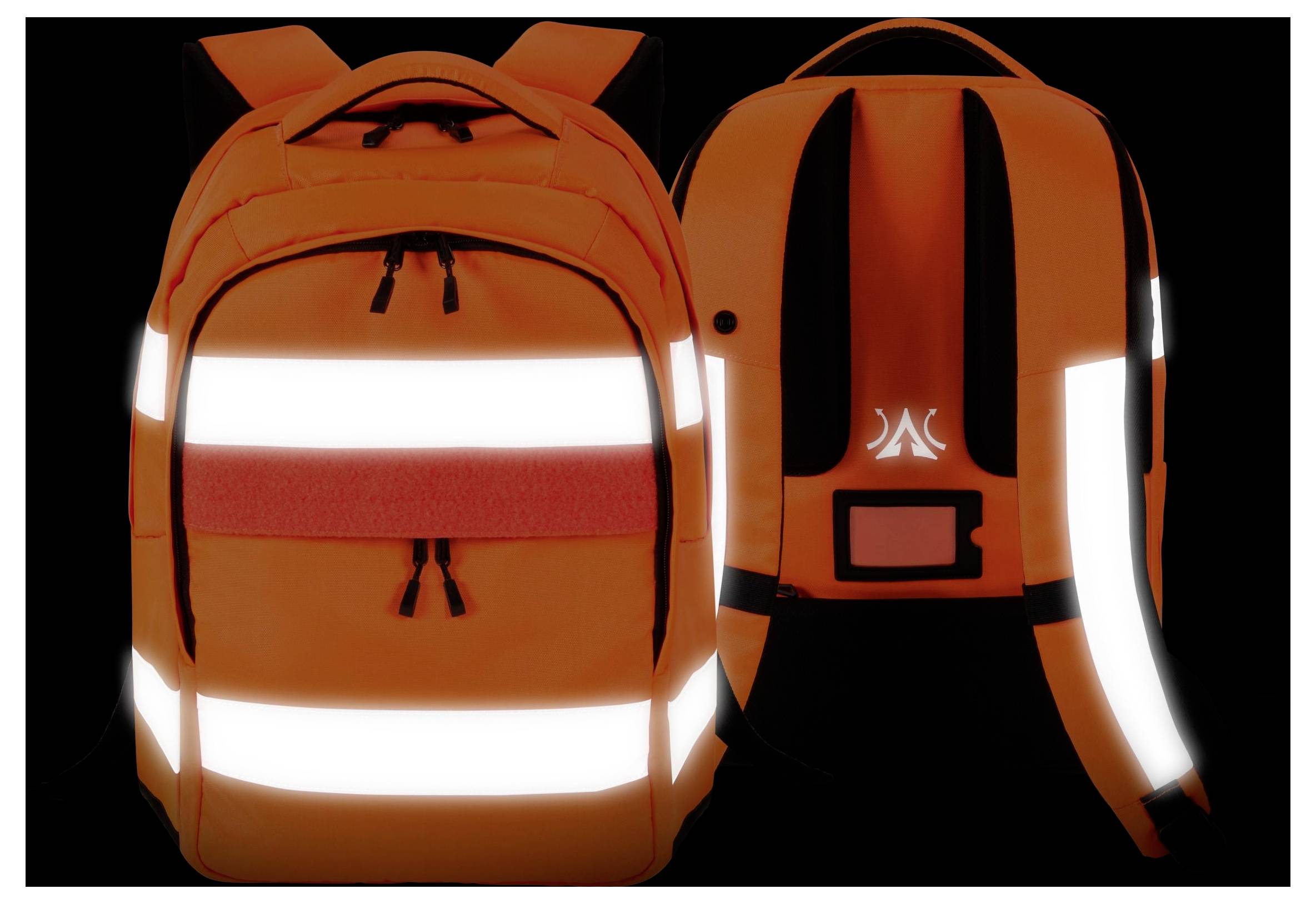 Ein orangefarbener Rucksack mit reflektierenden Streifen, auf Vorder- und Rückseite sichtbar. Ideal für gute Sichtbarkeit bei Dunkelheit.