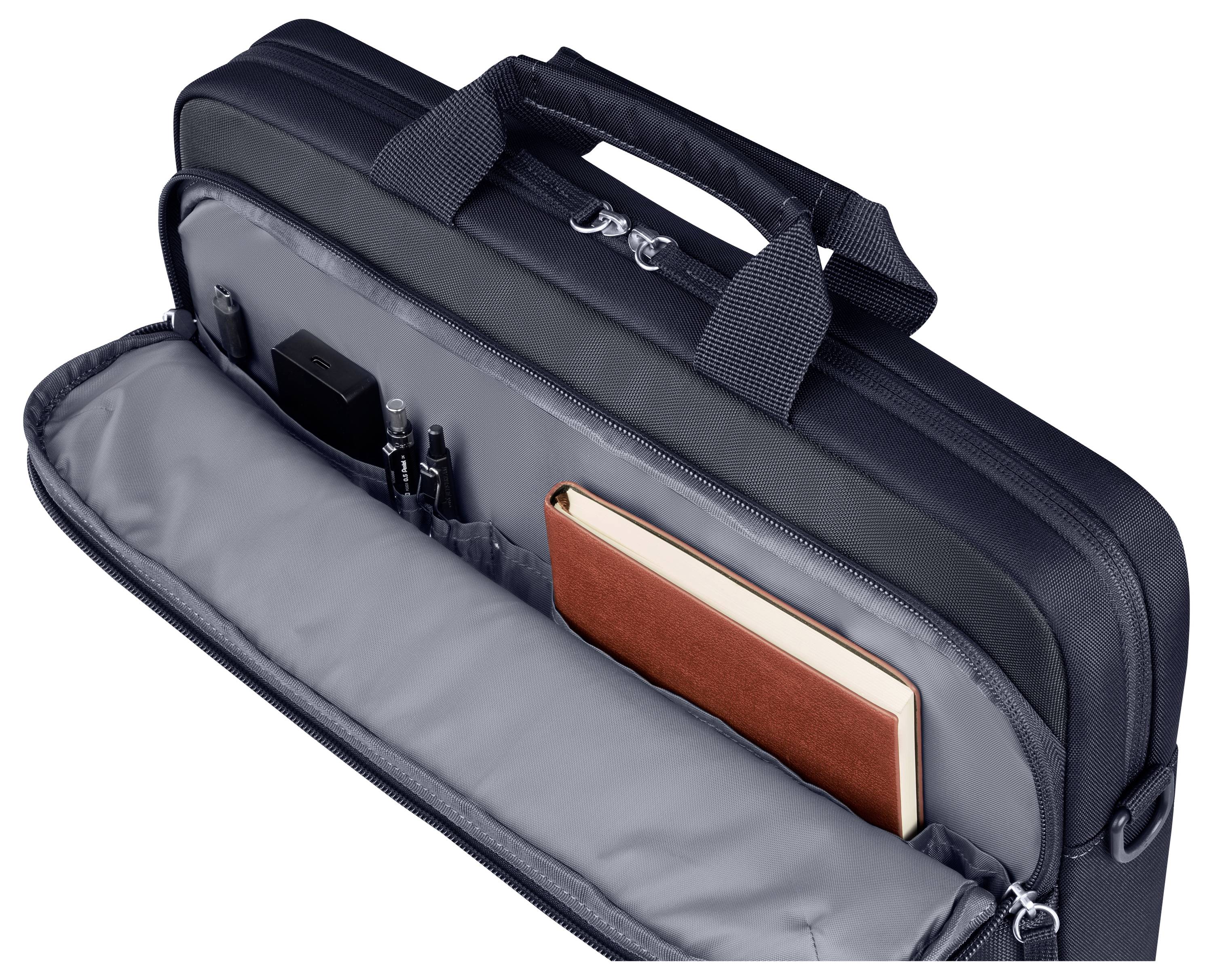 Eine geöffnete schwarze Aktentasche mit einem eingebauten Organizer, der Notizbücher, Stifte und ein Ladegerät enthält.