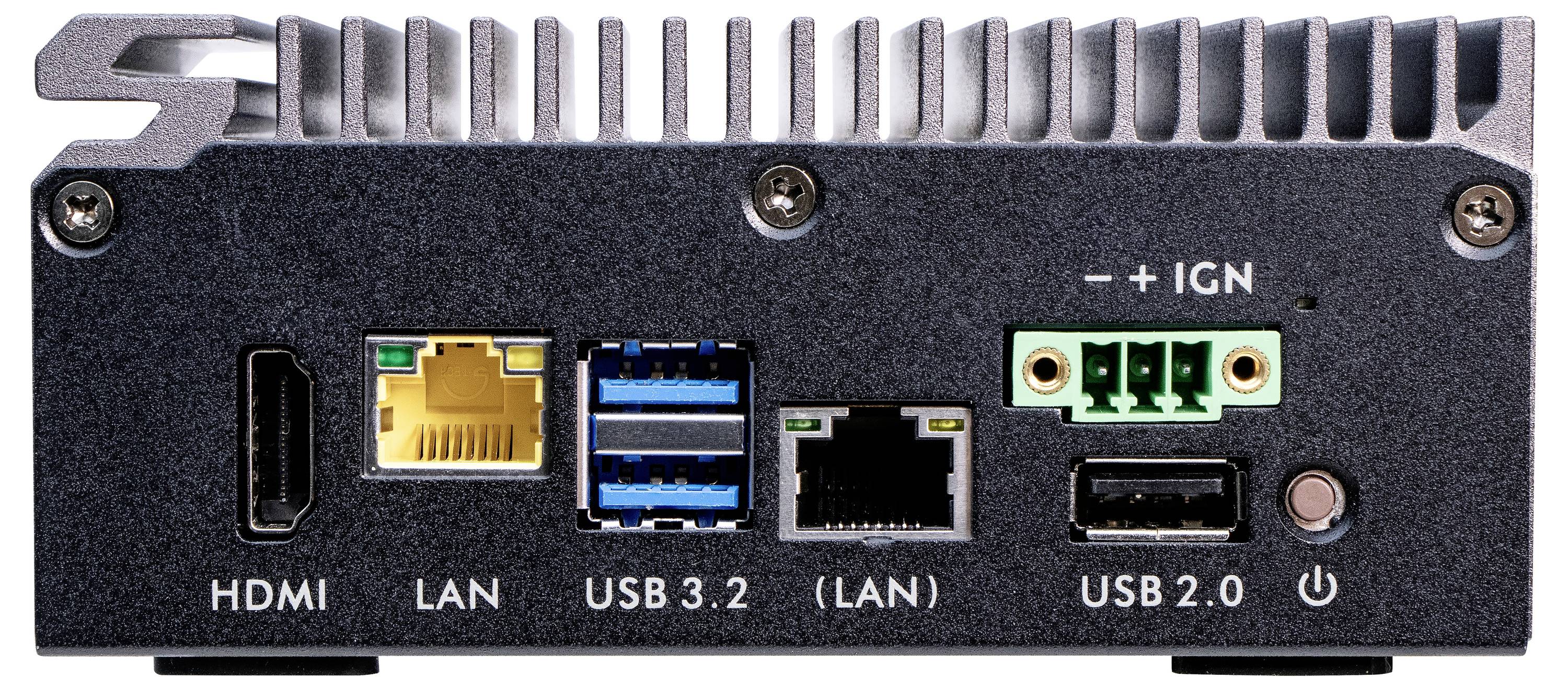 Rückseite eines elektronischen Geräts mit Anschlüssen: HDMI, LAN, zwei USB 3.2, USB 2.0, und Steckplätze für zusätzlichen Strom.