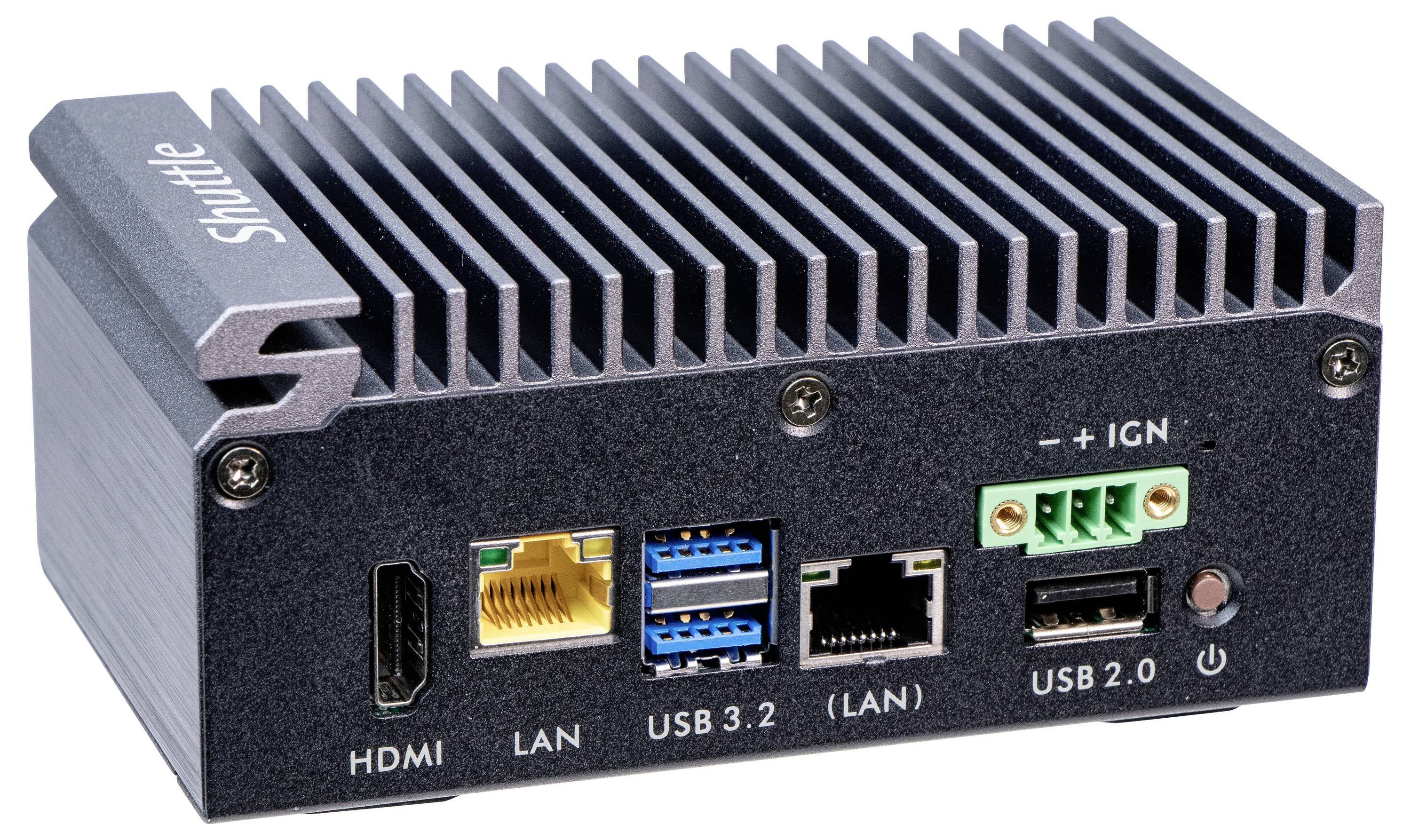 Ein schwarzer Mini-PC mit Aluminium-Kühlkörper zeigt Anschlüsse für HDMI, LAN, USB 3.2, USB 2.0 und Strom (+ IGN).