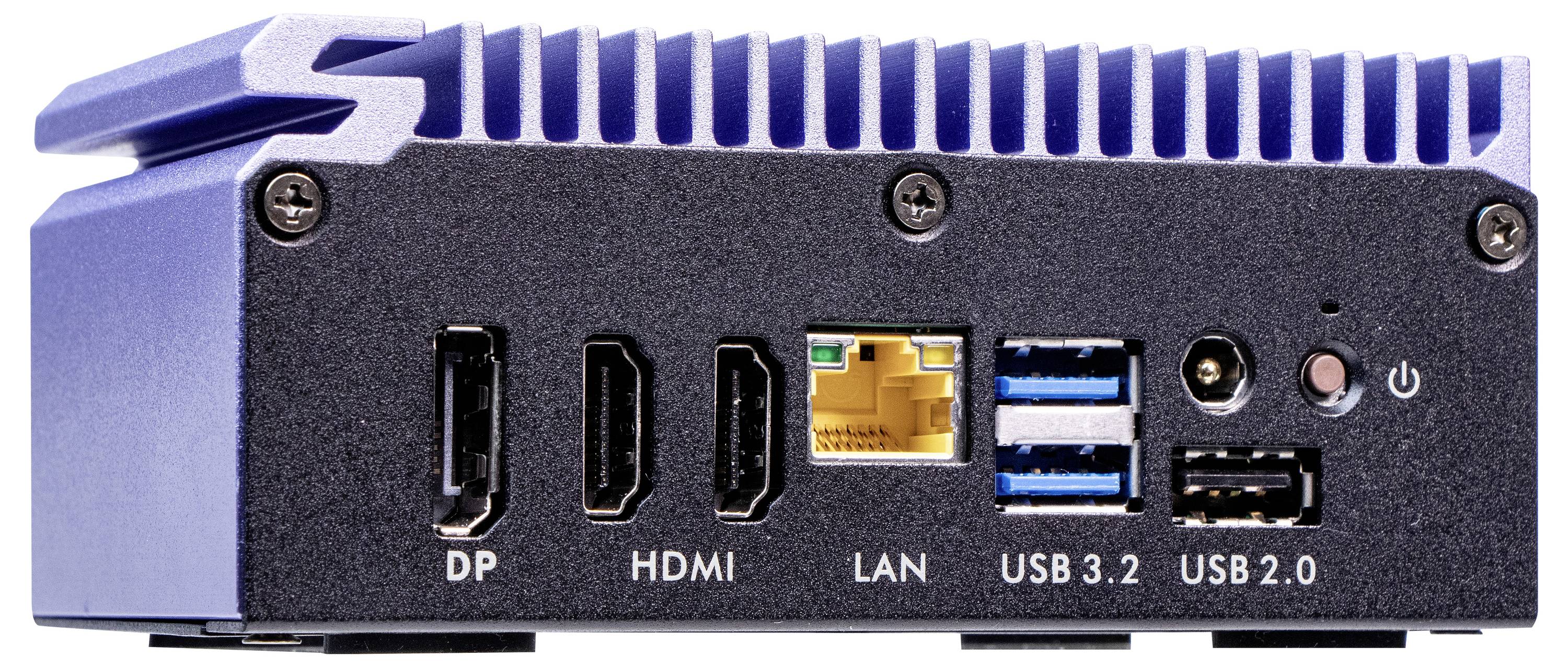 Ein kompakter Computer zeigt mehrere Anschlüsse: DP, HDMI, LAN, zwei USB 3.2, ein USB 2.0 sowie Audio- und Stromanschluss.