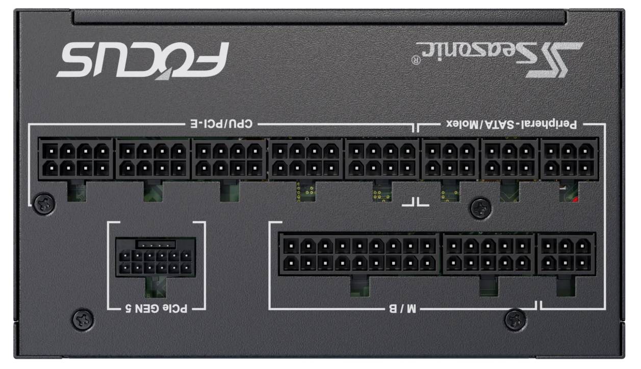 Rückseite eines modularen Netzteils mit verschiedenen Anschlussmöglichkeiten für CPU, GPU und SATA-Peripheriegeräte. Markenname sichtbar.