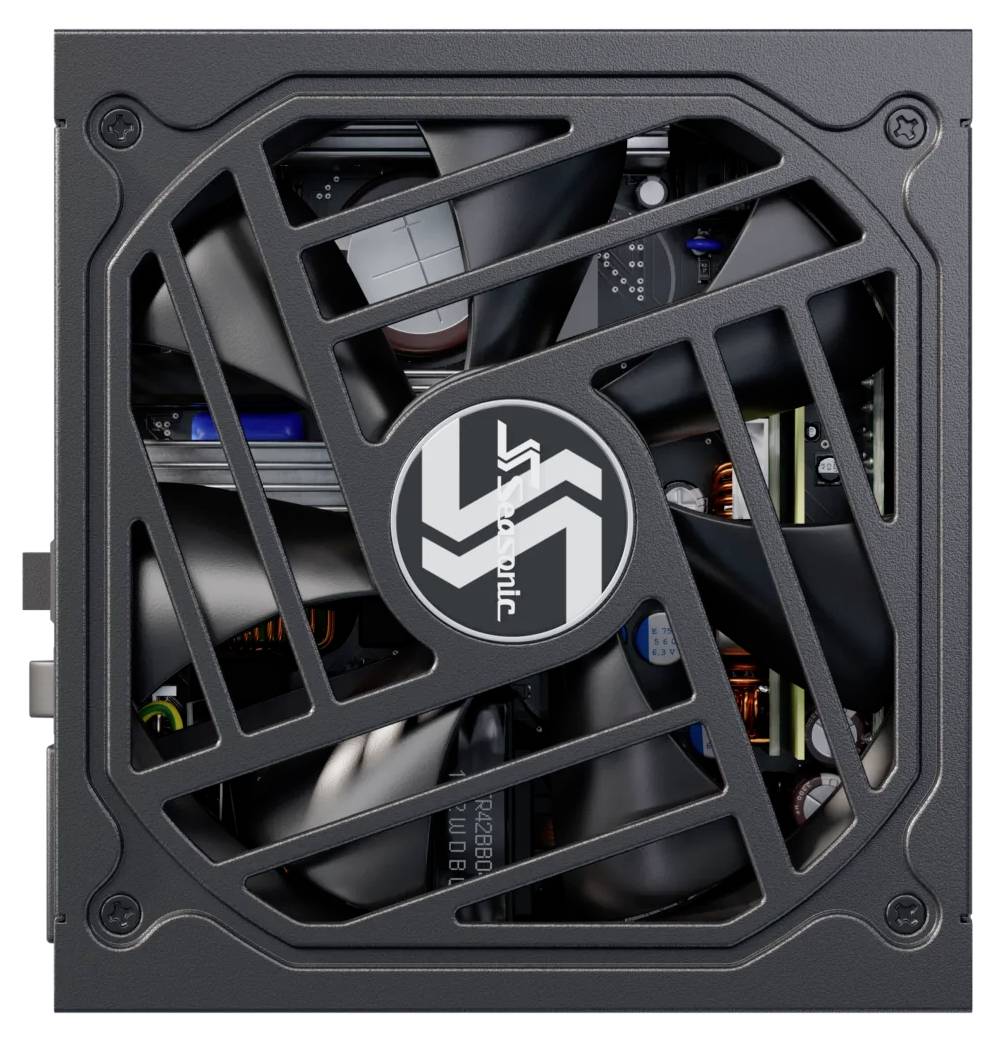 Computer-Netzteil mit schwarzem Lüftergitter und zentralem Logo. Innenansicht zeigt Komponenten und Kühlrippen.