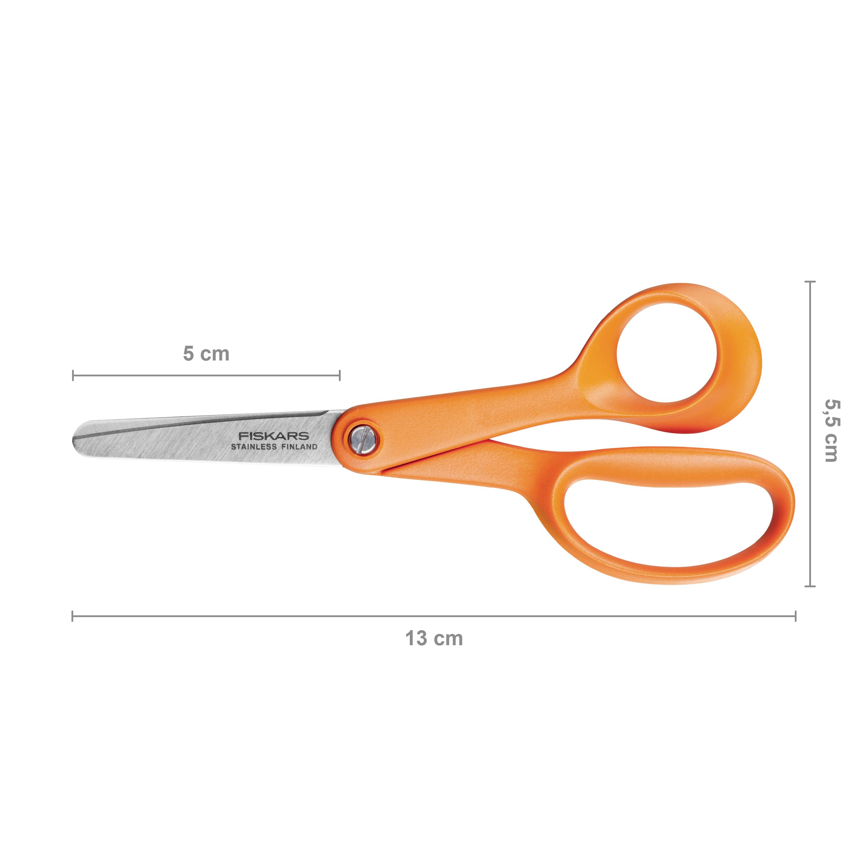 Eine orange Schere mit 13 cm Länge, 5 cm Klinge. Text auf der Klinge: 'Fiskars, Stainless Finland'. Ausgelegt für genaues Schneiden.