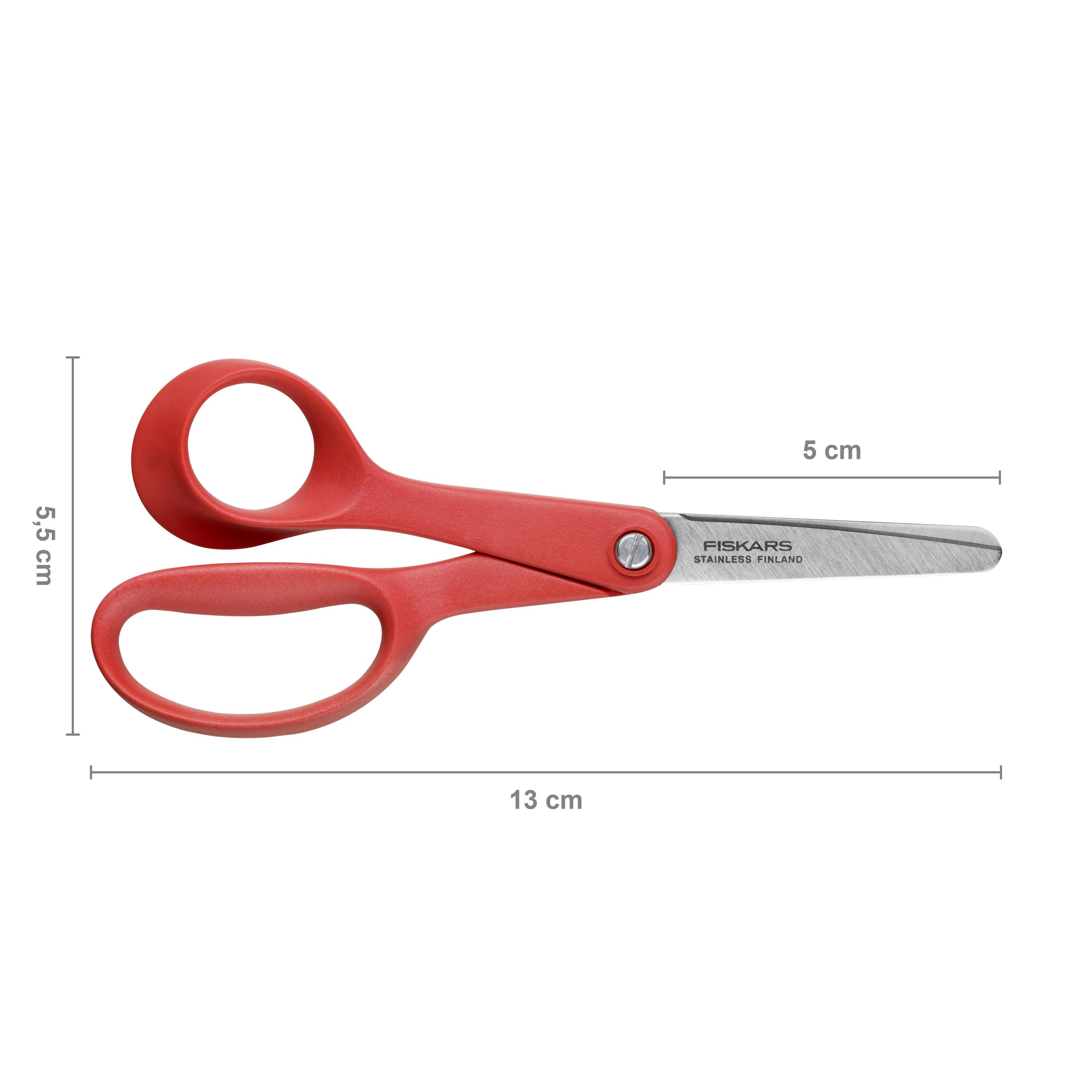 Eine rote Schere der Marke Fiskars liegt horizontal. Die Schere ist 18 cm lang, mit einer 5 cm langen Klinge und einem ergonomischen Griff.