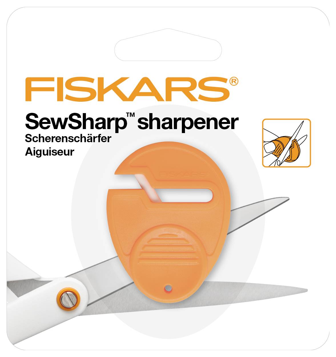 Verpackung eines Fiskars SewSharp Scherenschärfers, orangefarben, vor einer weißen Schere abgebildet.