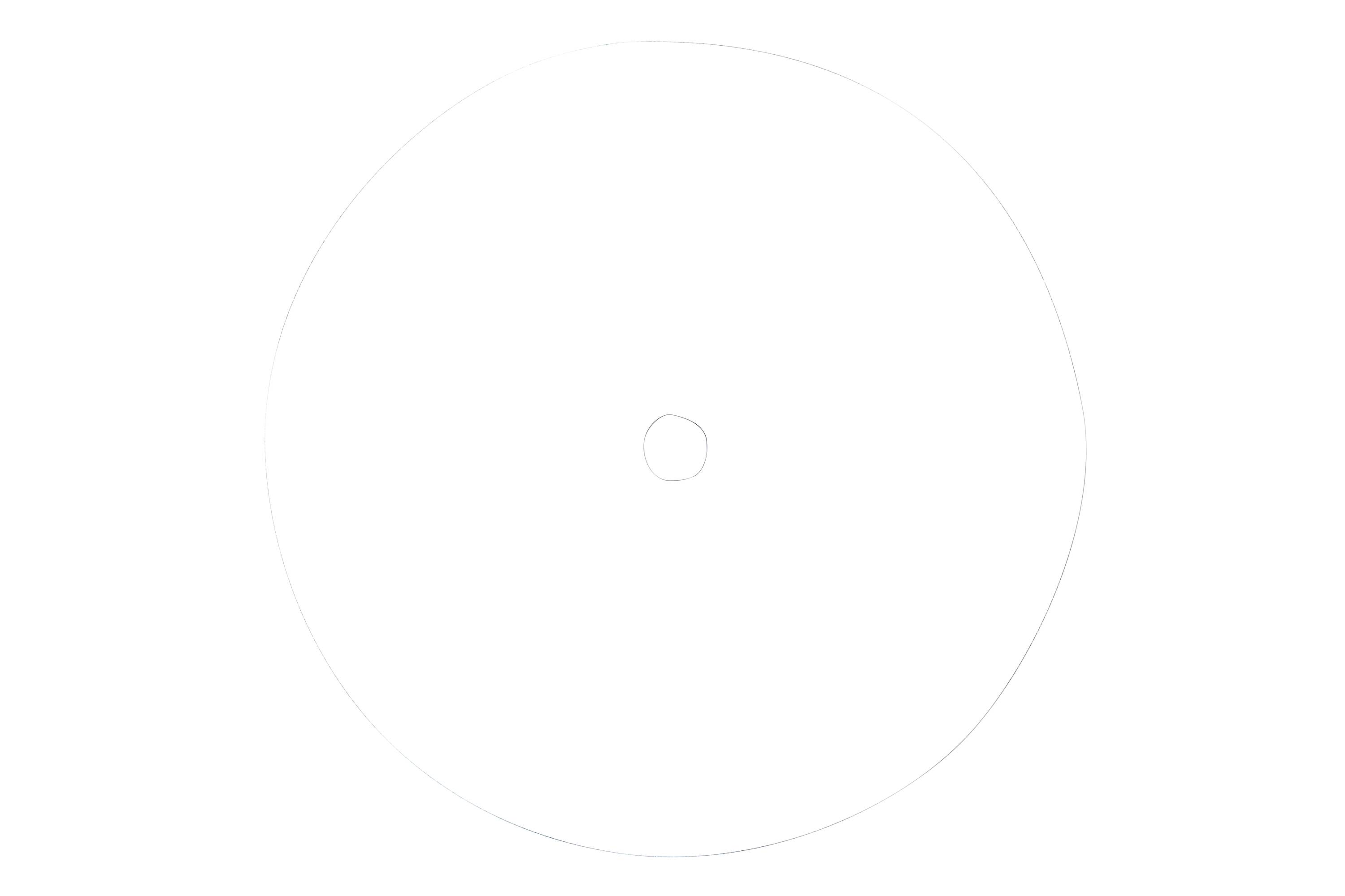 Weiße, leere Scheibe mit kleinem Loch in der Mitte auf weißem Hintergrund.