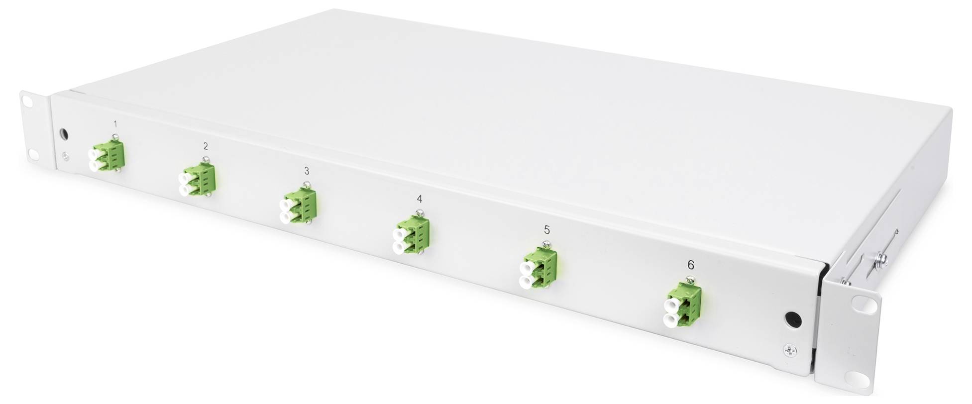 Ein weißes 19-Zoll-Rack-Gehäuse mit sechs grünen Glasfaseranschlüssen auf der Vorderseite, nummeriert von 1 bis 6.
