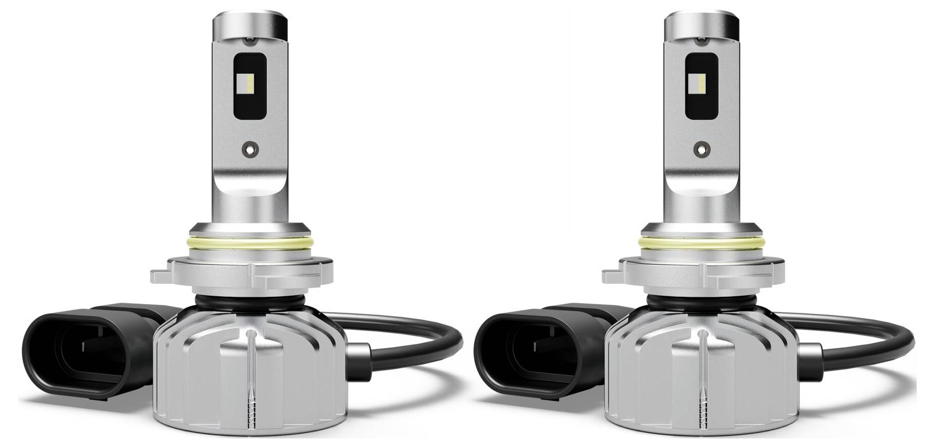 Zwei silberne LED-Autolampen mit schwarzen Anschlusskabeln und Bajonett-Fassungen auf weißem Hintergrund.