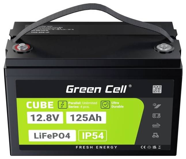Schwarze Lithium-Ionen-Batterie mit grünem Etikett. Markierung: 'Green Cell 12.8V 125Ah LiFePO4 IP54'. Tragegriff oben.