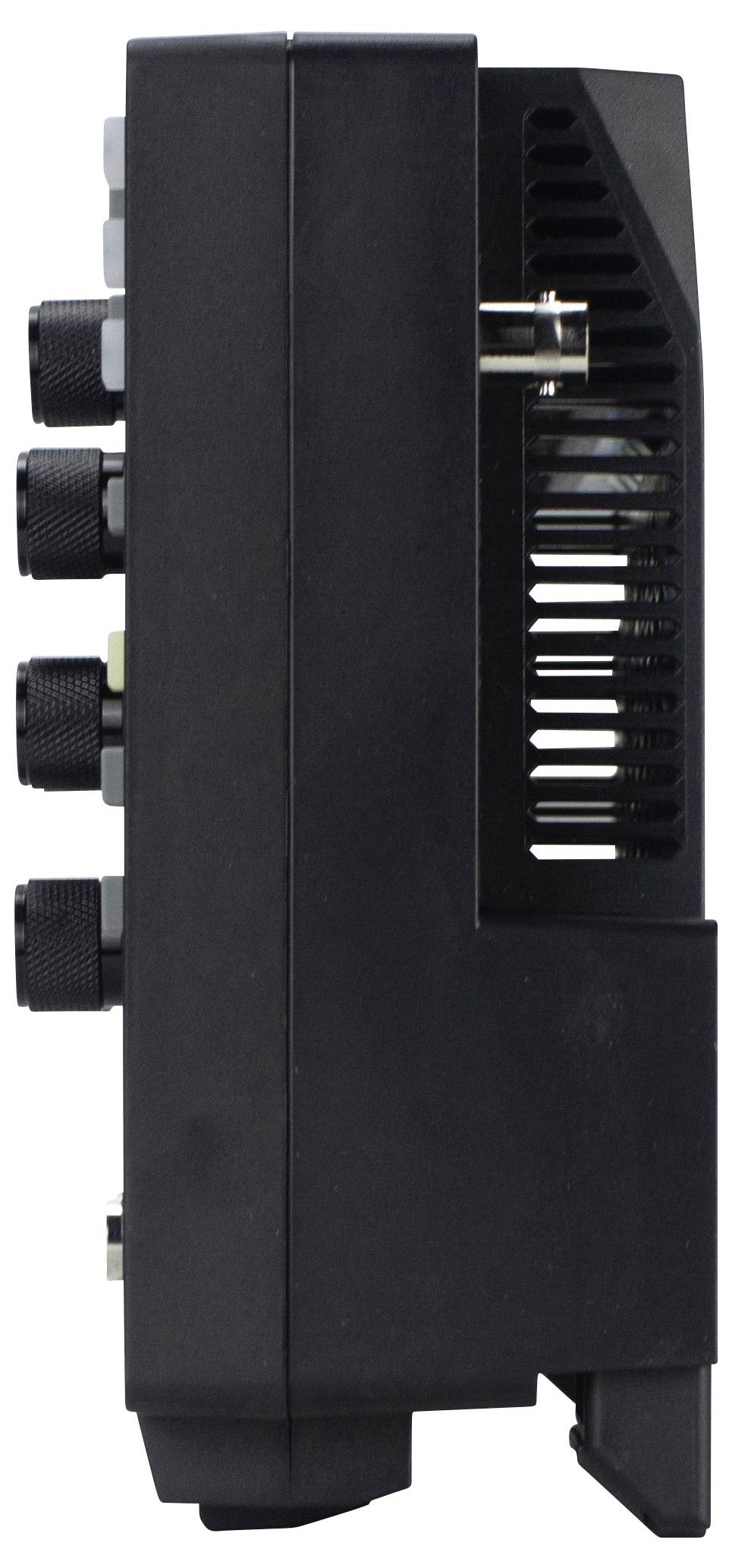 Schwarzes elektronisches Gerät von der Seite mit mehreren Drehknöpfen und Lüftungsschlitzen rechts; technische Ausrüstung.