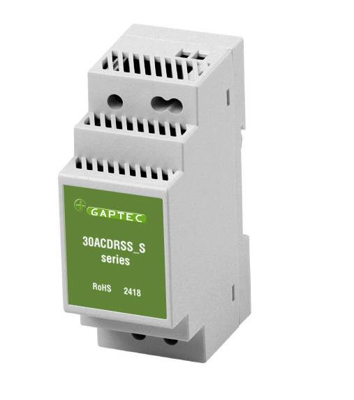 Ein grauer elektrischer Transformator von GAPTEC, Modell '30ACDRSS_S series', auf einen grünen Etikett zu sehen.