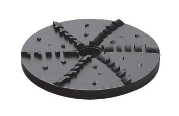 Eine runde, schwarze Antirutschmatte mit diagonalen Rippenmuster. Verwendet, um Gegenstände stabil auf Oberflächen zu halten.