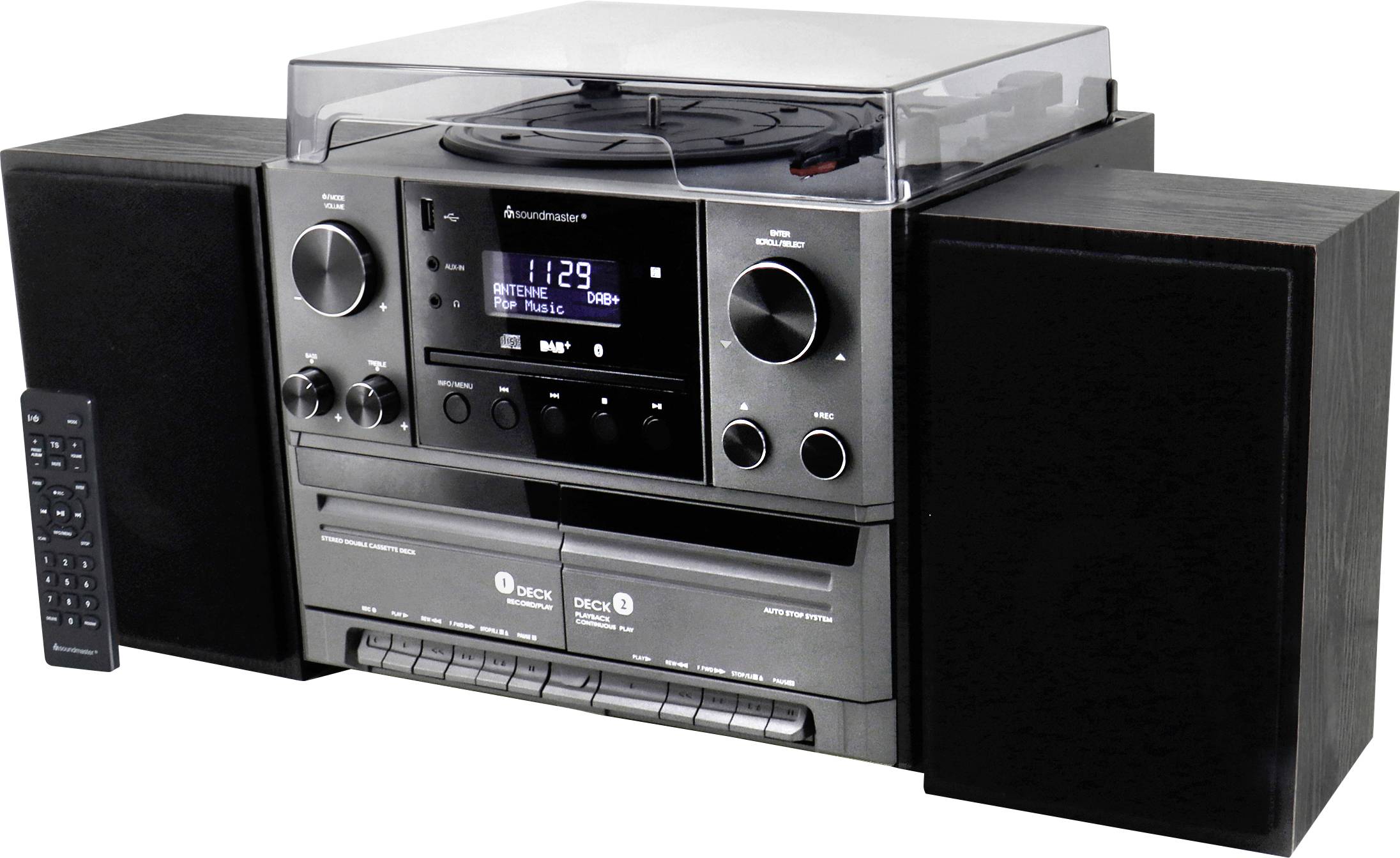 Eine Stereoanlage mit Radio, CD-Player und zwei Lautsprechern. Eine Fernbedienung liegt daneben.