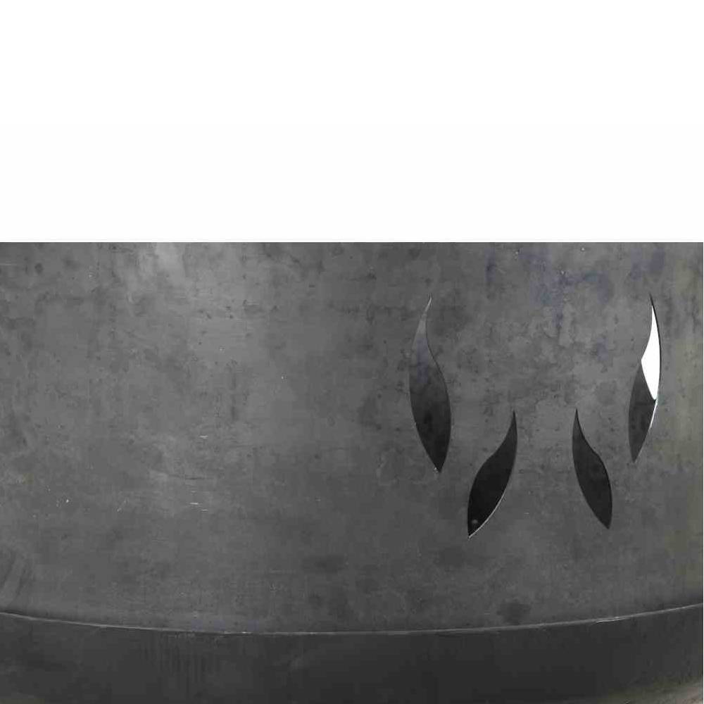 Grauer Beton mit drei stilisierten Flammenformen an der rechten Seite.