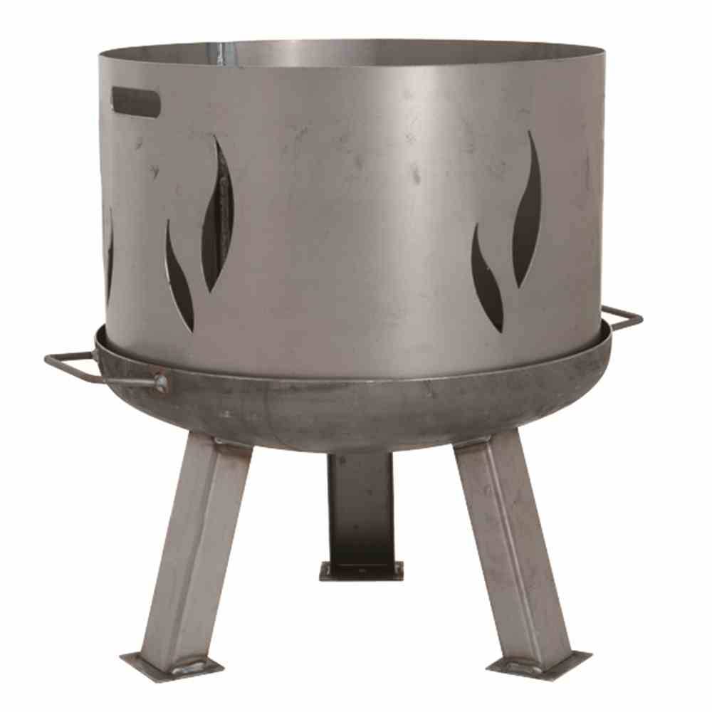 Metall-Feuerkorb mit dekorativen Flammenschnitten, steht auf drei Beinen. Geeignet für Outdoor-Verwendung als wärmende Feuerstelle.