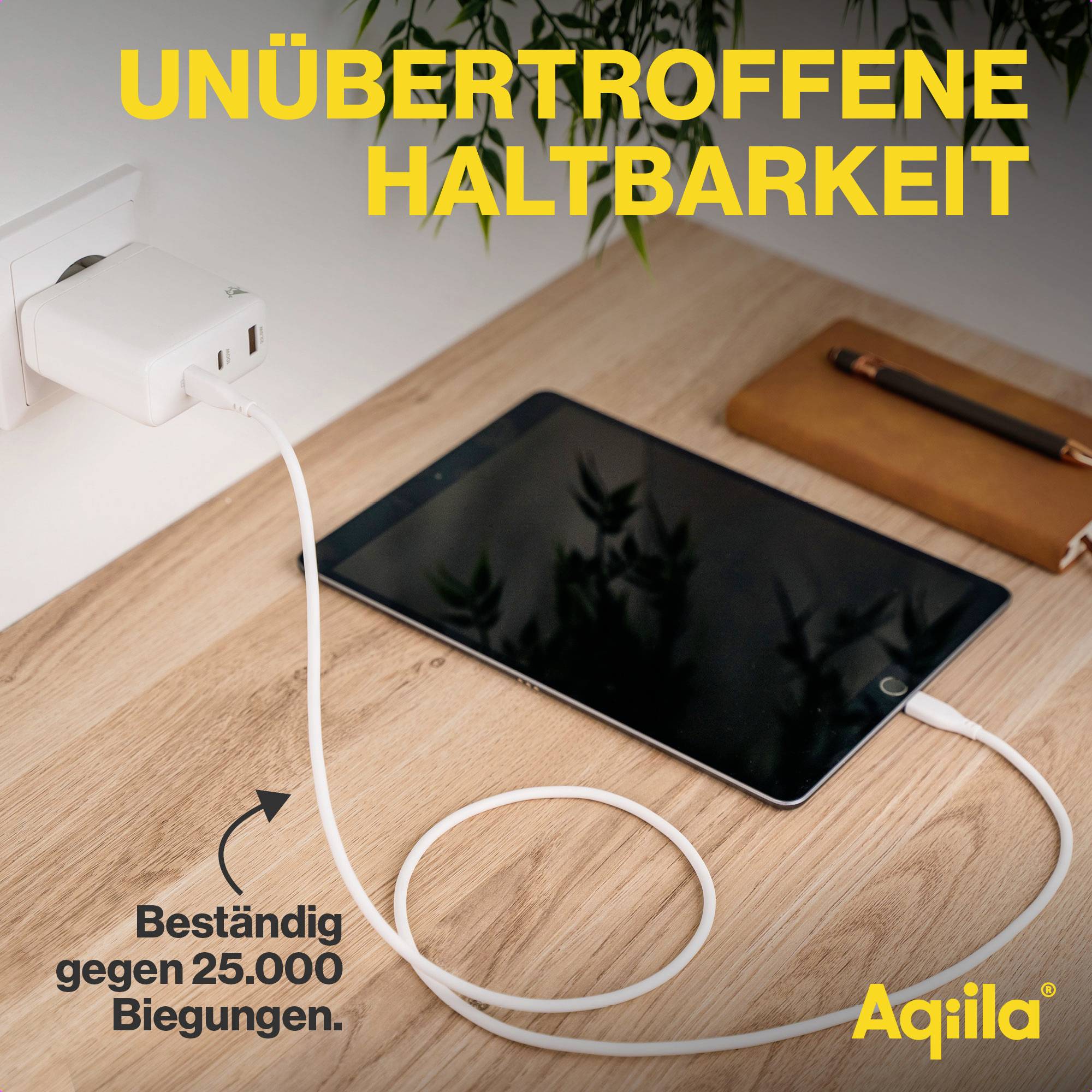 Ein Ladegerät lädt ein Tablet auf einem Tisch auf. Text: 'Unübertroffene Haltbarkeit', 'Beständig gegen 25.000 Biegungen', 'Aquila'.