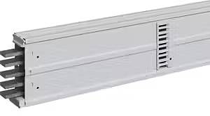 Ein graues elektrisches Busbar-System mit mehreren Schienen, verwendet zur Stromverteilung in Gebäuden oder Industrien.