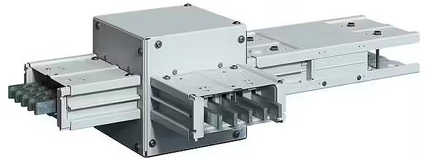Metallischer Linearschlitten mit mehreren Führungsschienen und Befestigungspunkten, geeignet für präzise Maschinensteuerung.