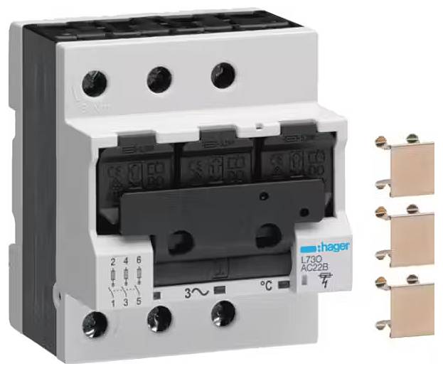 Ein dreipoliger Schutzschalter mit vier Kupferbrücken. Der Schutzschalter hat Beschriftung 'Hager L7 30 AC22B' und zeigt elektrische Spezifikationen.