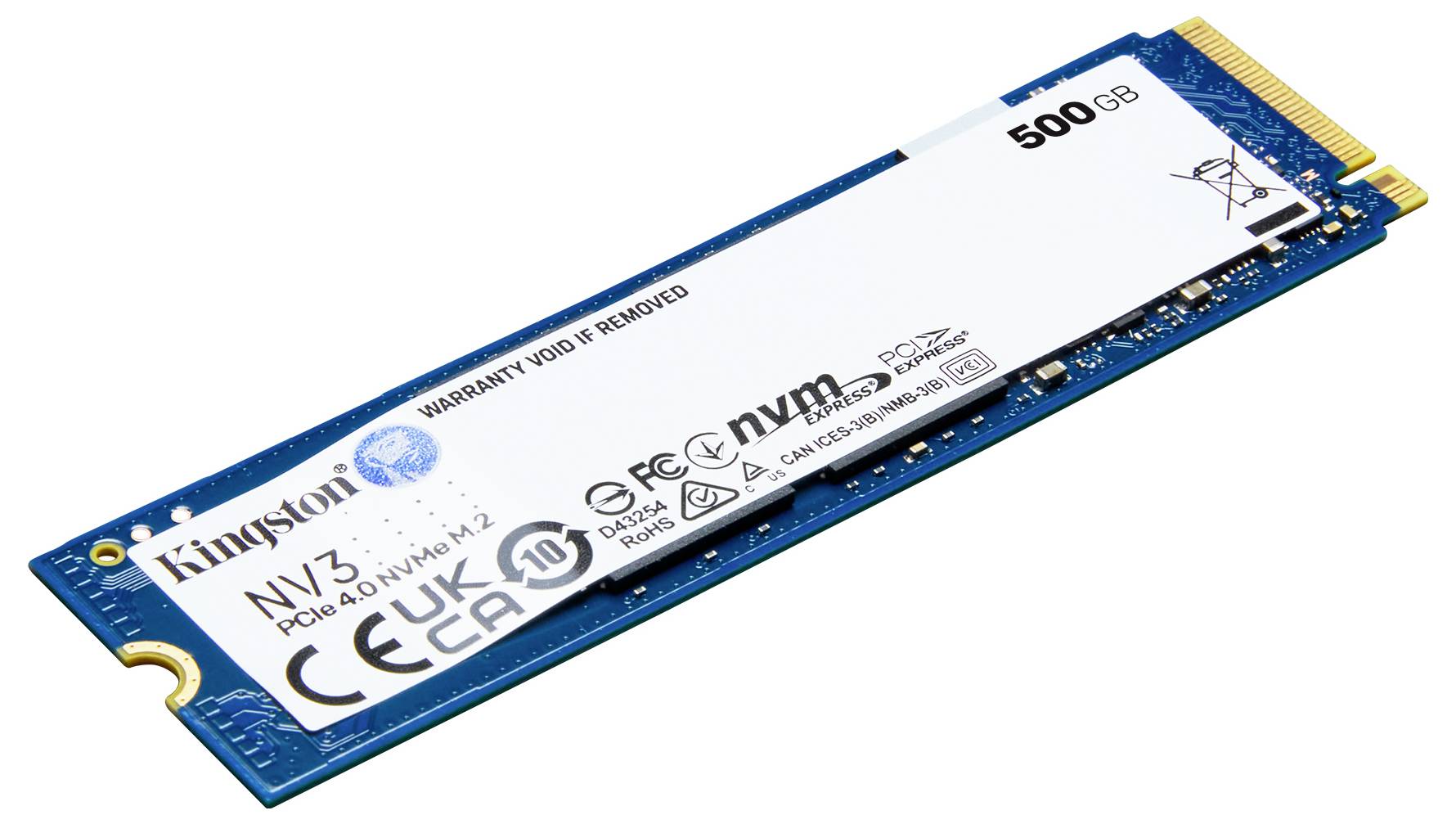NV2 500GB M.2 NVMe SSD von Kingston, blaues PCB mit weißem Label, zeigt Herstellerinformationen und Spezifikationen.
