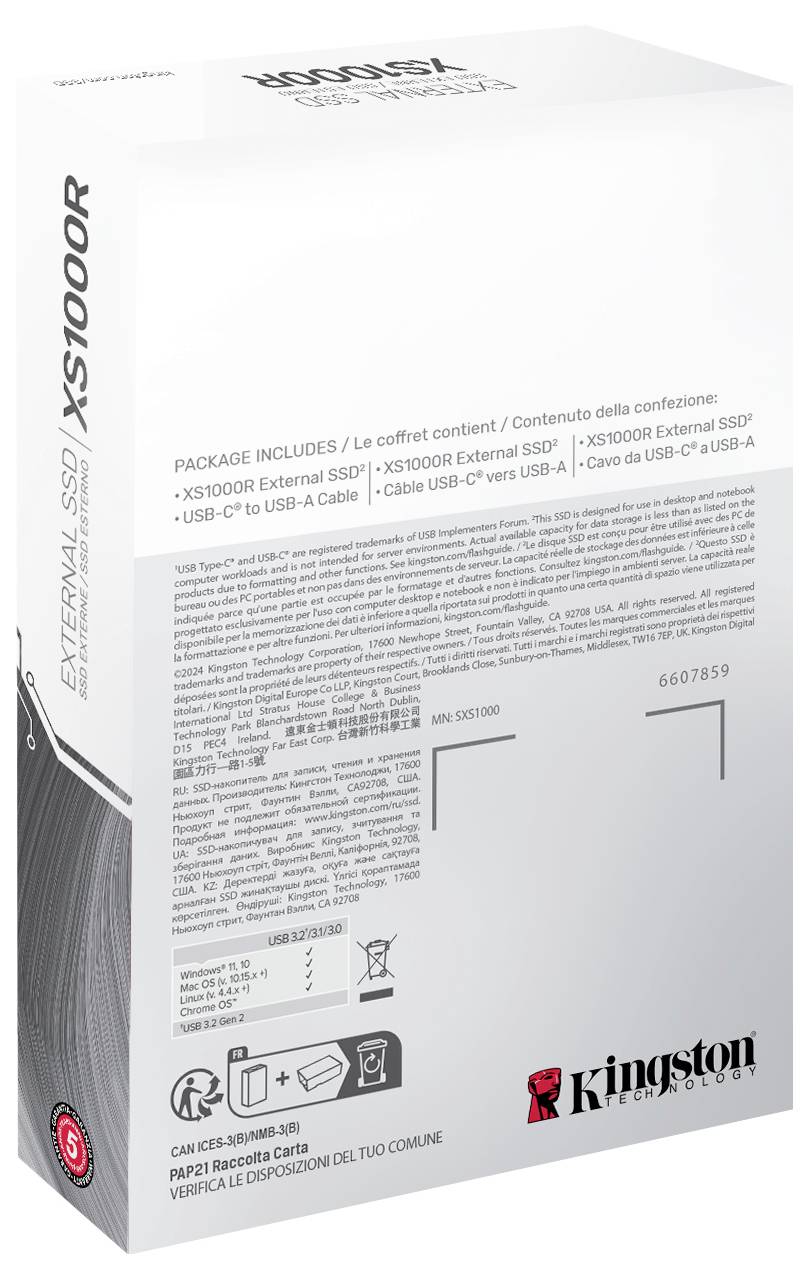 Die Rückseite einer Kingston XS1000 SSD Verpackung zeigt Informationen zu den enthaltenen Komponenten und Kontaktinformationen des Herstellers.