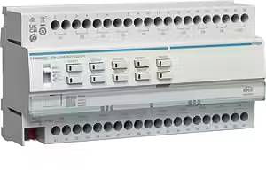 Ein Mehrkanal-Lichtsteuergerät mit vielen Anschlussmöglichkeiten, geeignet für den Einsatz in elektrischen Installationen.