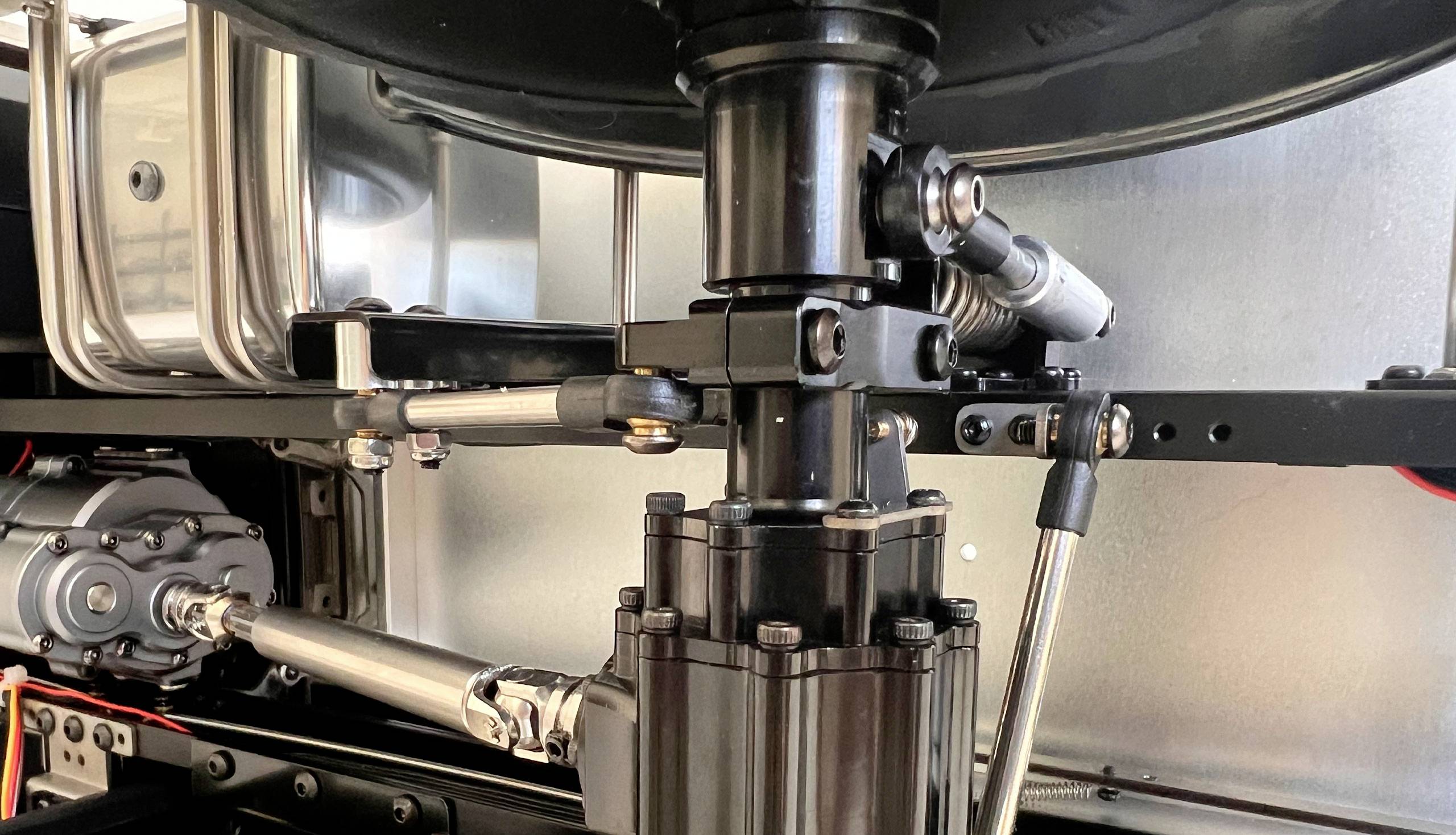 Amewi 22682 Mercedes-Benz Unimog, orange 1:10 Elektro RC Modell-LKW RtR