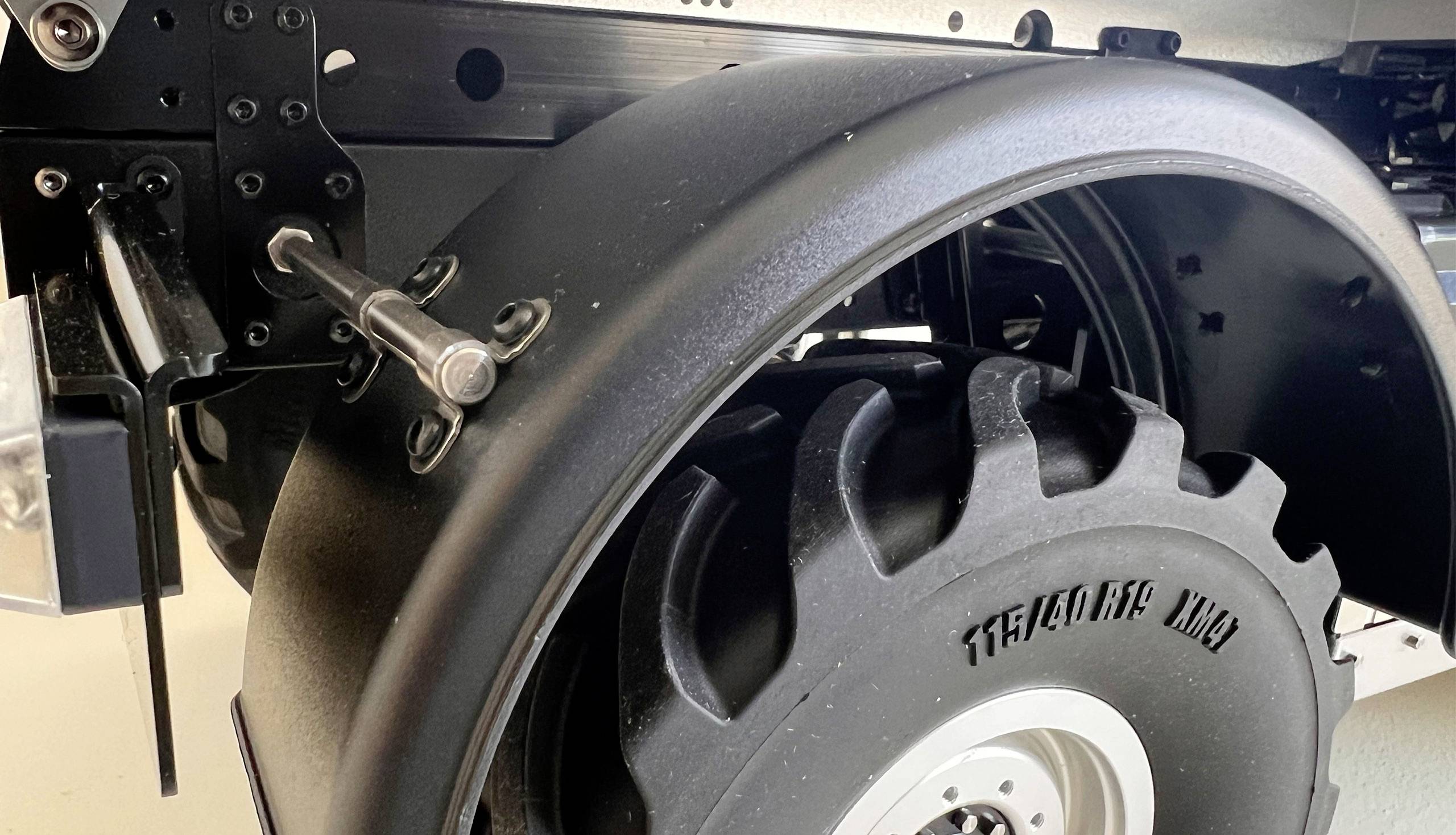 Amewi 22683 Mercedes-Benz Unimog, anthrazit 1:10 Elektro RC Modell-LKW RtR