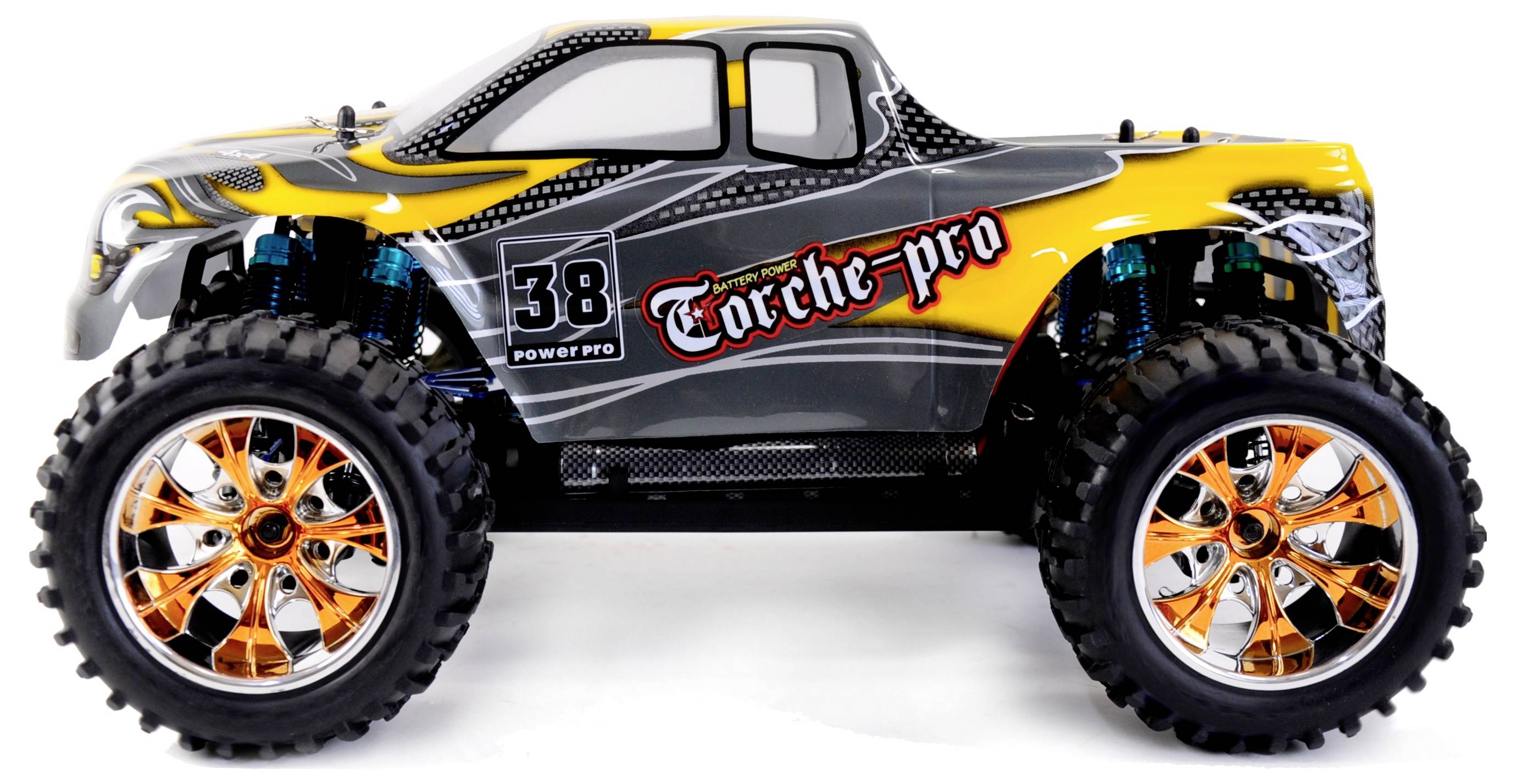 Gelber und grauer ferngesteuerter Spielzeug-Truck mit großen, orange-schwarzen Rädern, seitliche Ansicht. Modellnummer '38'.