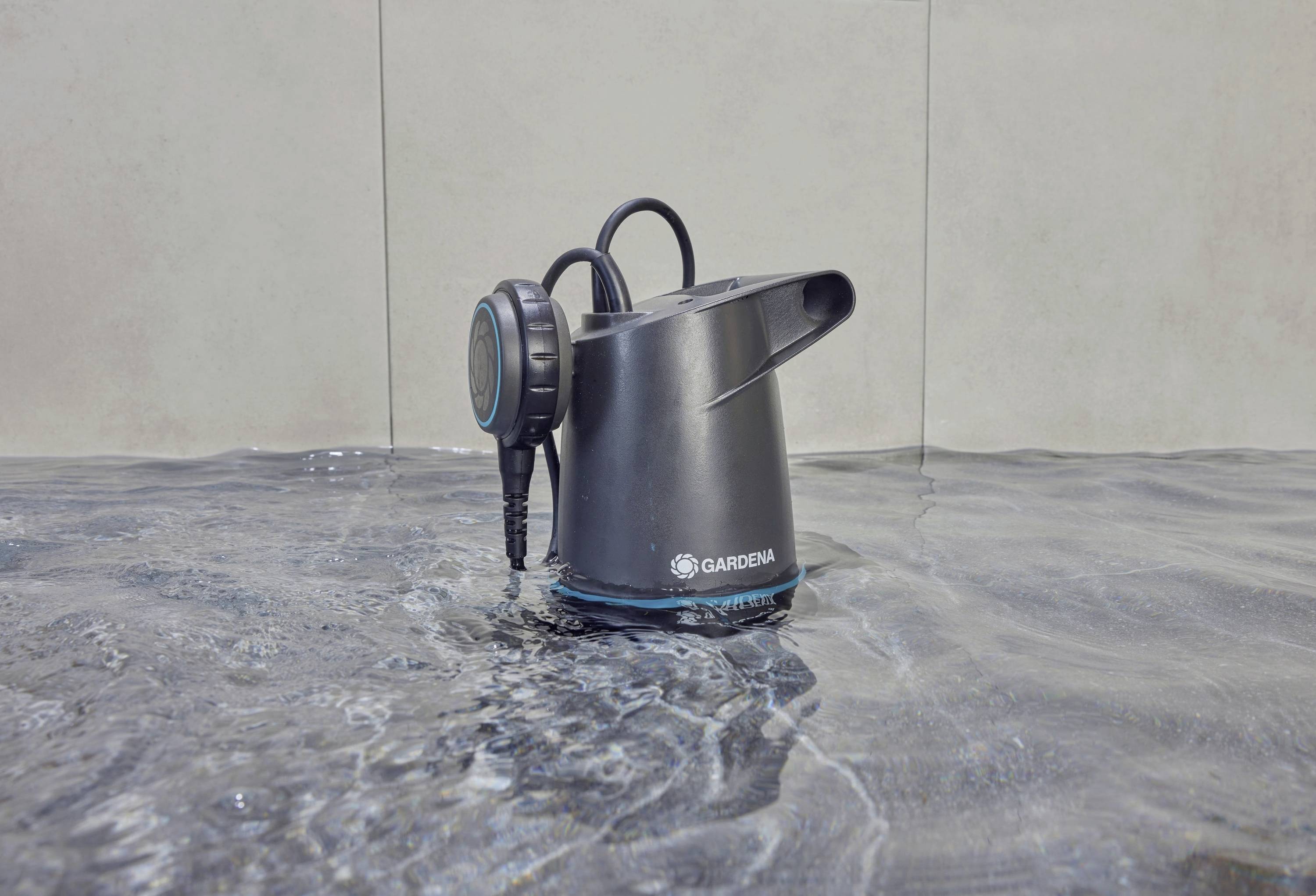 GARDENA 09016-47 2in1 Klarwasser-Tauchpumpe 20000 BASIC Klarwasser-Tauchpumpe 20000 l/h 9m