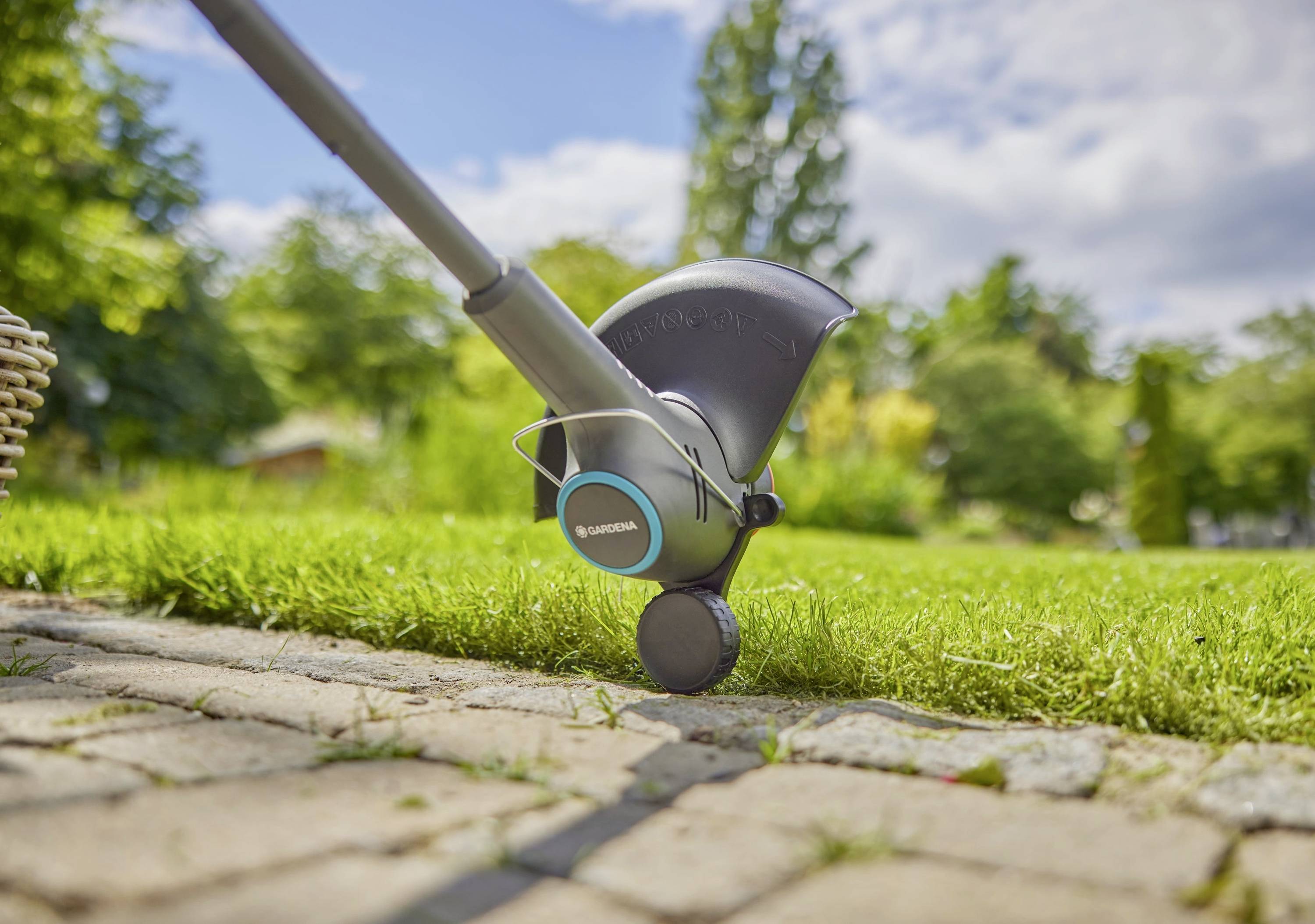 GARDENA Akku Akku-Rasentrimmer 18V Schnittbreite (max.): 25cm