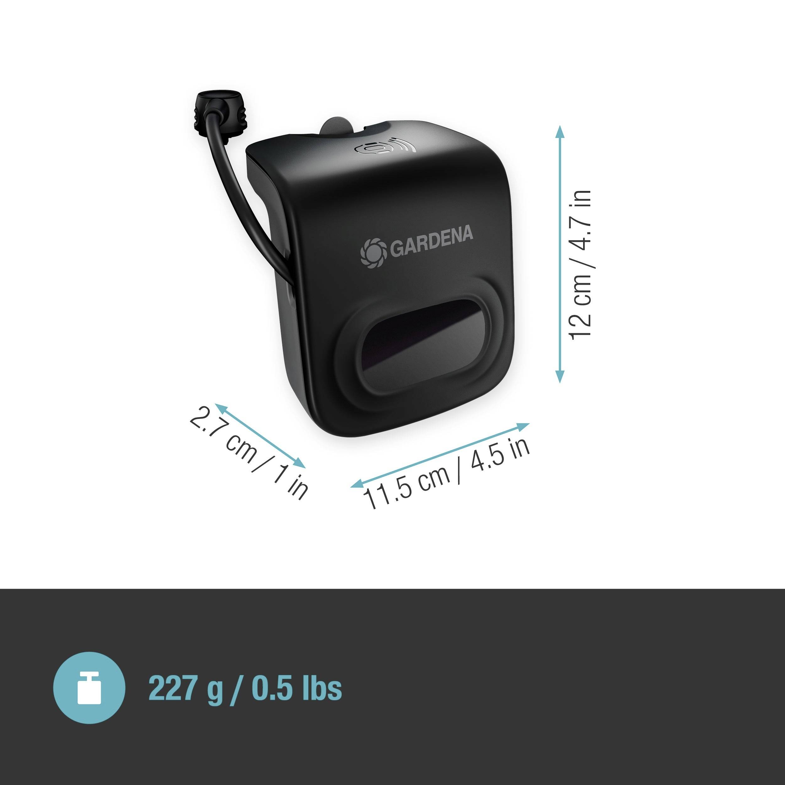 Schwarzer Gartenbewässerungs-Timer der Marke Gardena, kompakt mit Maße 12 x 11,5 x 2,7 cm und Gewicht 227 g.