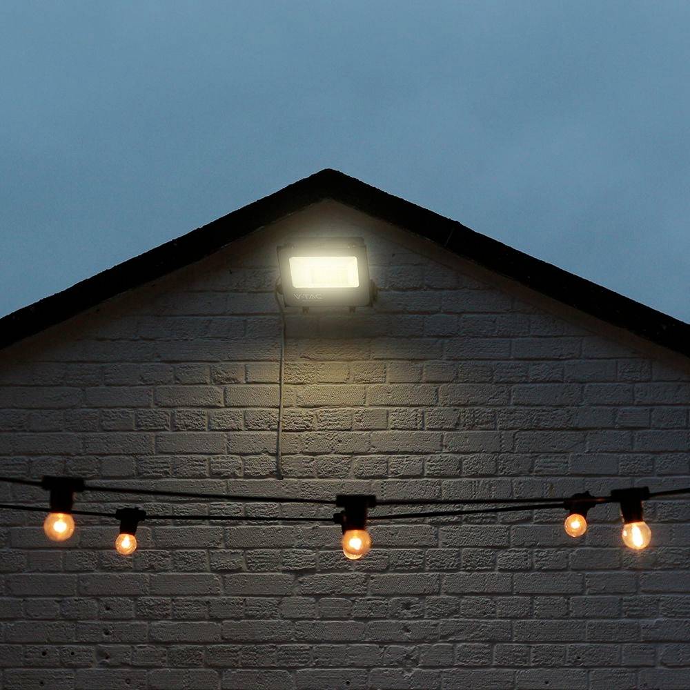 V-TAC VT-44034 23462 LED-Flutlichtstrahler EEK: F (A - G) 30W Leuchtfarben: RGBW