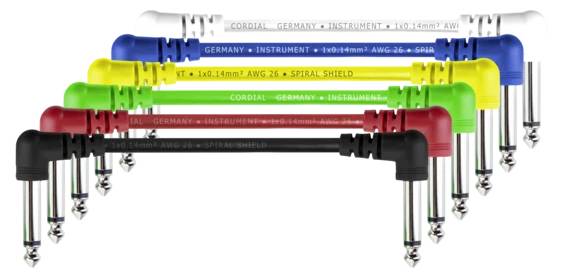 Instrumentenkabel mit L-Steckern in den Farben Weiß, Blau, Gelb, Grün, Rot und Schwarz, mit Beschriftungen zu Spezifikationen.