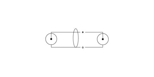 Elektrischer Schaltkreis mit zwei Zellen, einem Kondensator in der Mitte und Verbindungen, die Plus- und Minuspol markieren.