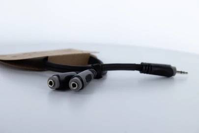 Cordial 14883 Klinke Audio Y-Adapter [1x Klinkenstecker 3.5mm - 2x Klinkenbuchse 3.5 mm] 0.30m Schwarz PVC-Mantel