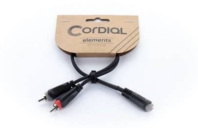 'Y-Kabel' von Cordial Elements mit zwei RCA-Steckern und einem Klinkenbuchse-Anschluss zur Audioübertragung, im Kartonhalter.