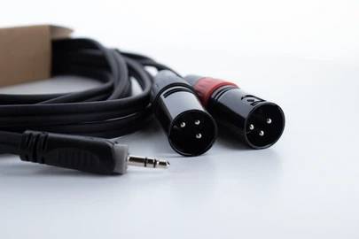Cordial EY 1,5 WMM XLR Y-Adapter [1x Klinkenstecker 3.5mm - 2x XLR-Stecker 3 polig]