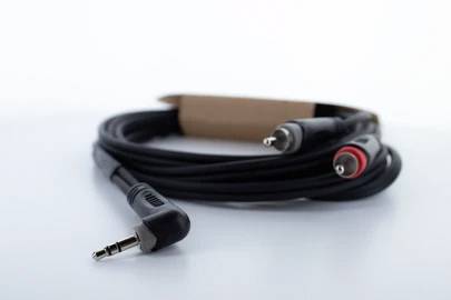 Cordial 14860 Klinke / Cinch Audio Y-Adapter [1x Klinkenstecker 3.5mm - 2x Cinch-Stecker] 3m Schwarz PVC-Mantel, Zwillingsleitung