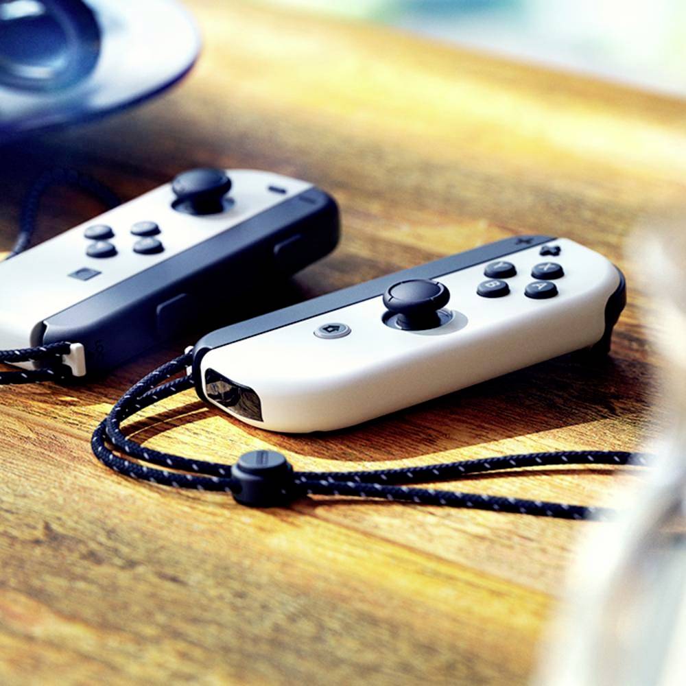 Nintendo Switch OLED Konsole 64GB Weiß inkl. Mario Kart 8