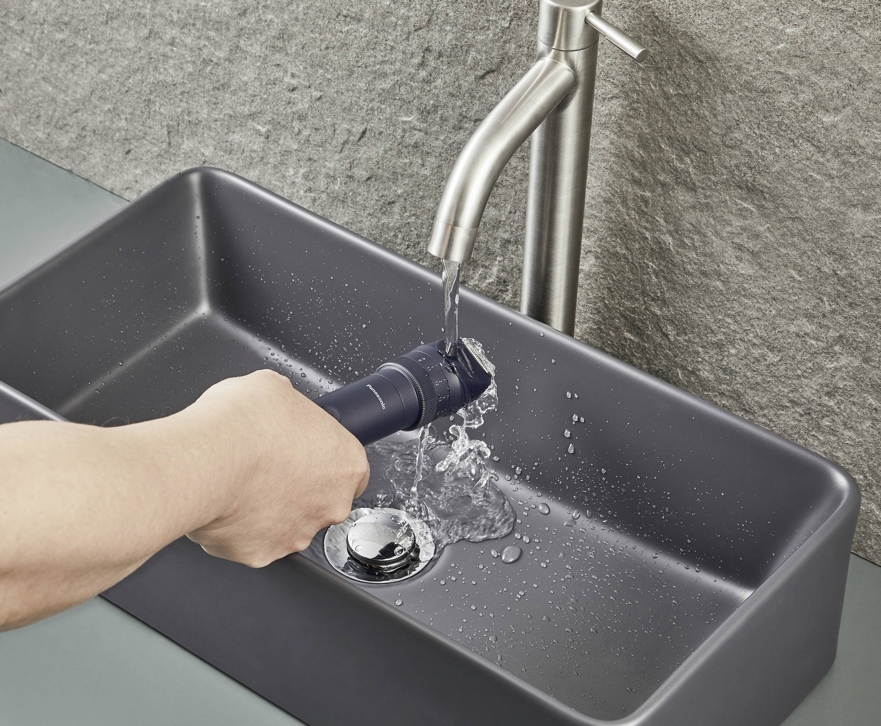 Panasonic ER-CKN1 Körperhaartrimmer abwaschbar, USB-Ladefunktion Schwarz