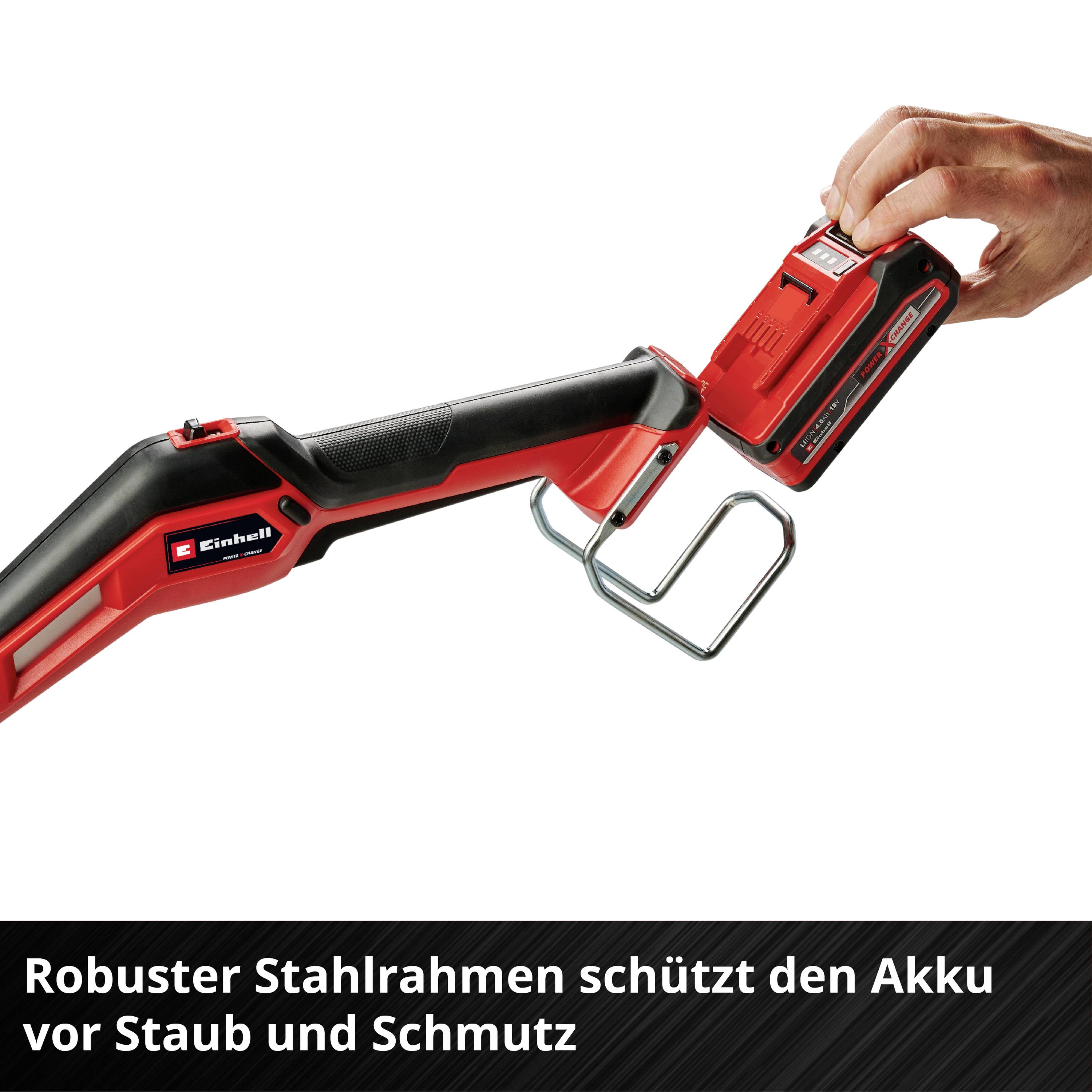 Eine Hand setzt einen Akku in ein rotes Elektrowerkzeug ein. Der Text darunter lautet: 'Robuster Stahlrahmen schützt den Akku vor Staub und Schmutz'.